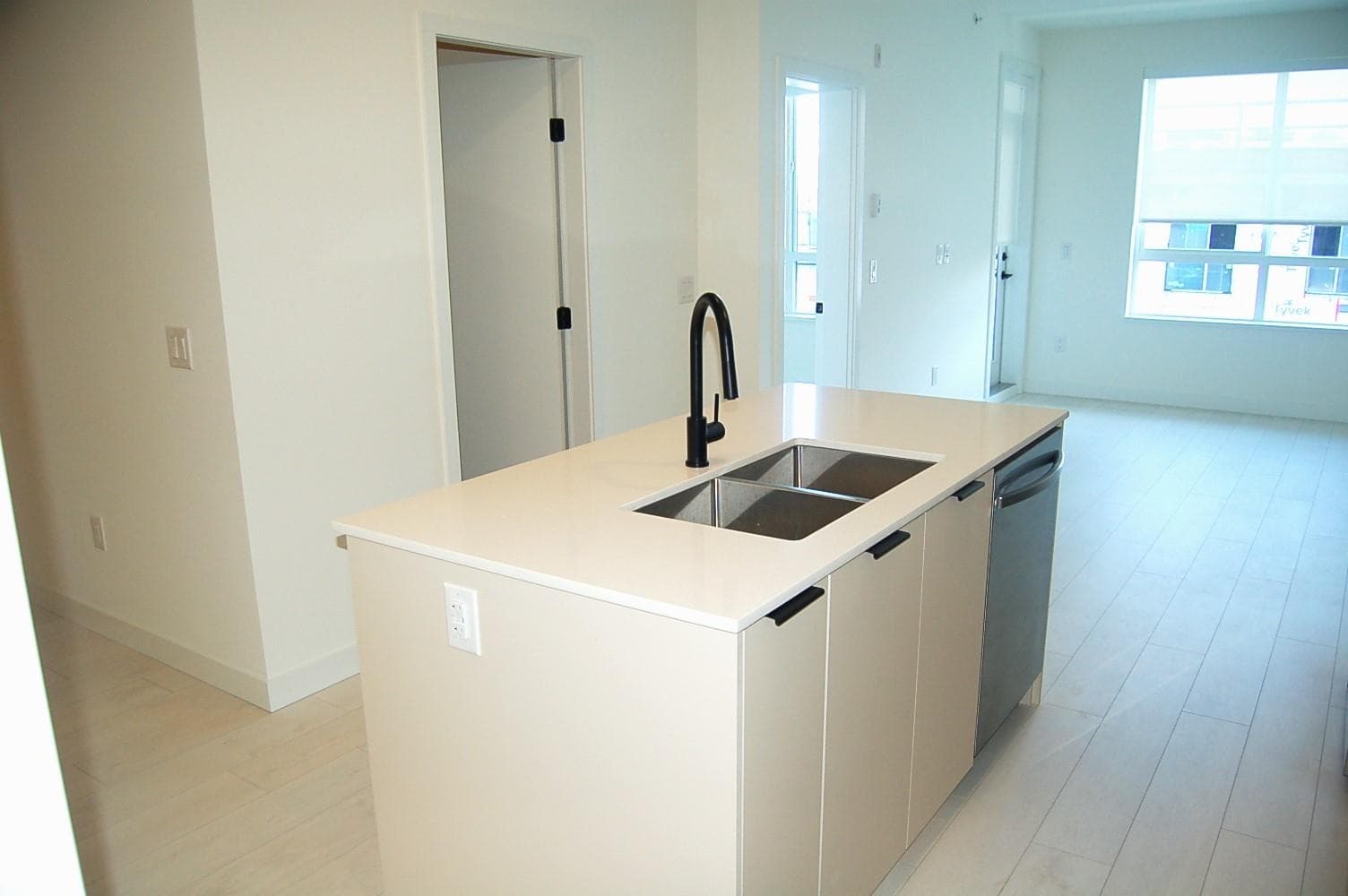 611 - 13439 94a Avenue, Surrey, V3V 0G9 — photo 3