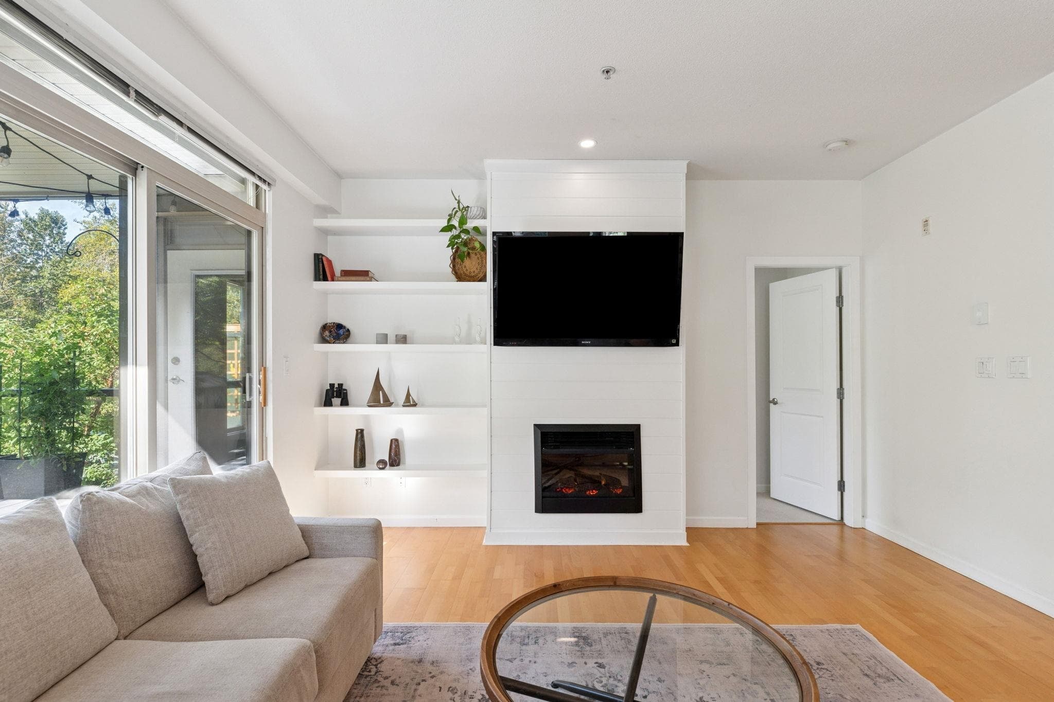 219 - 100 Capilano Road, Port Moody, V3H 5M9 — photo 3