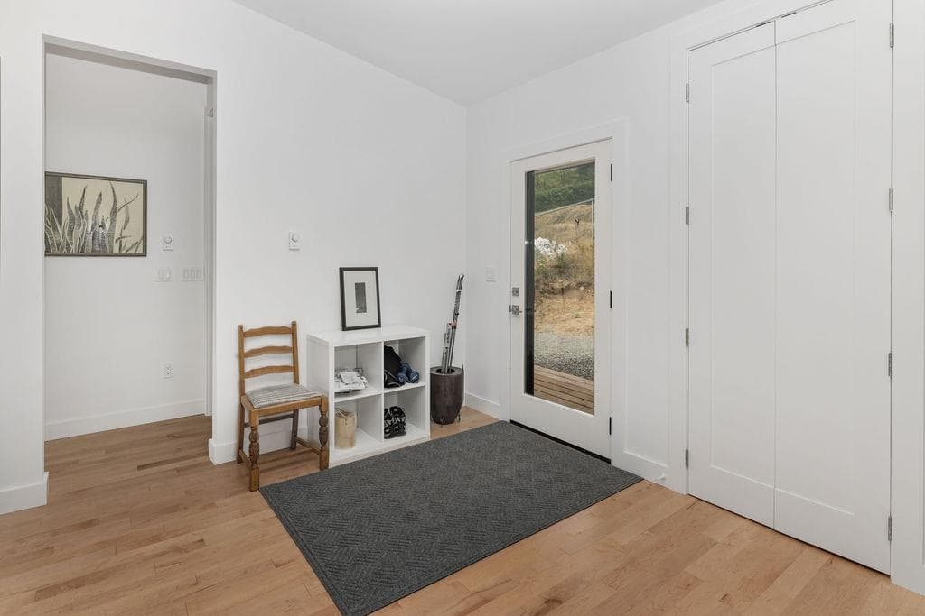 1829 North Road, Gibsons, V0N 1V1 — photo 2