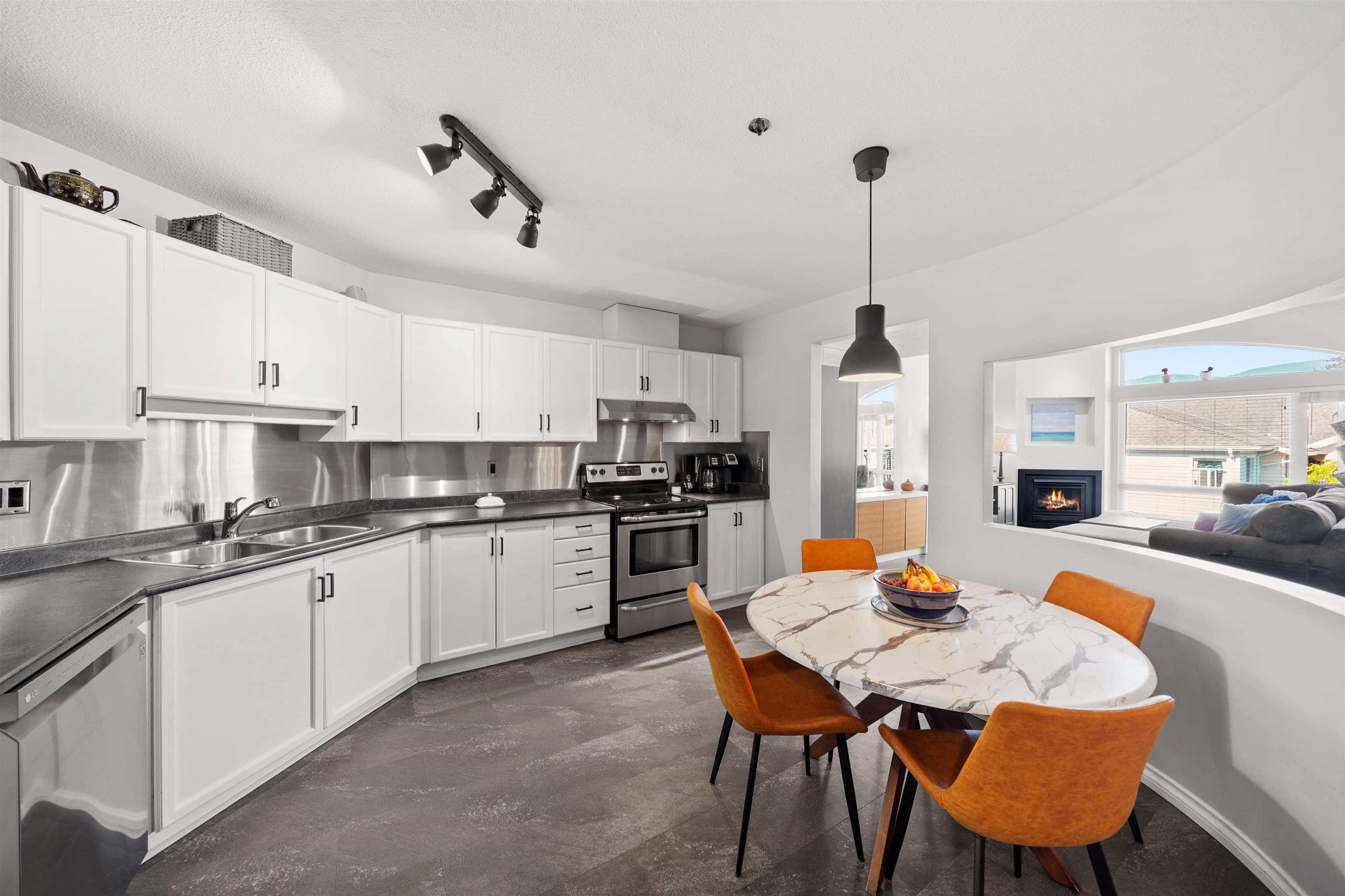 405 - 2335 Whyte Avenue, Port Coquitlam, V3C 2A3 — photo 4