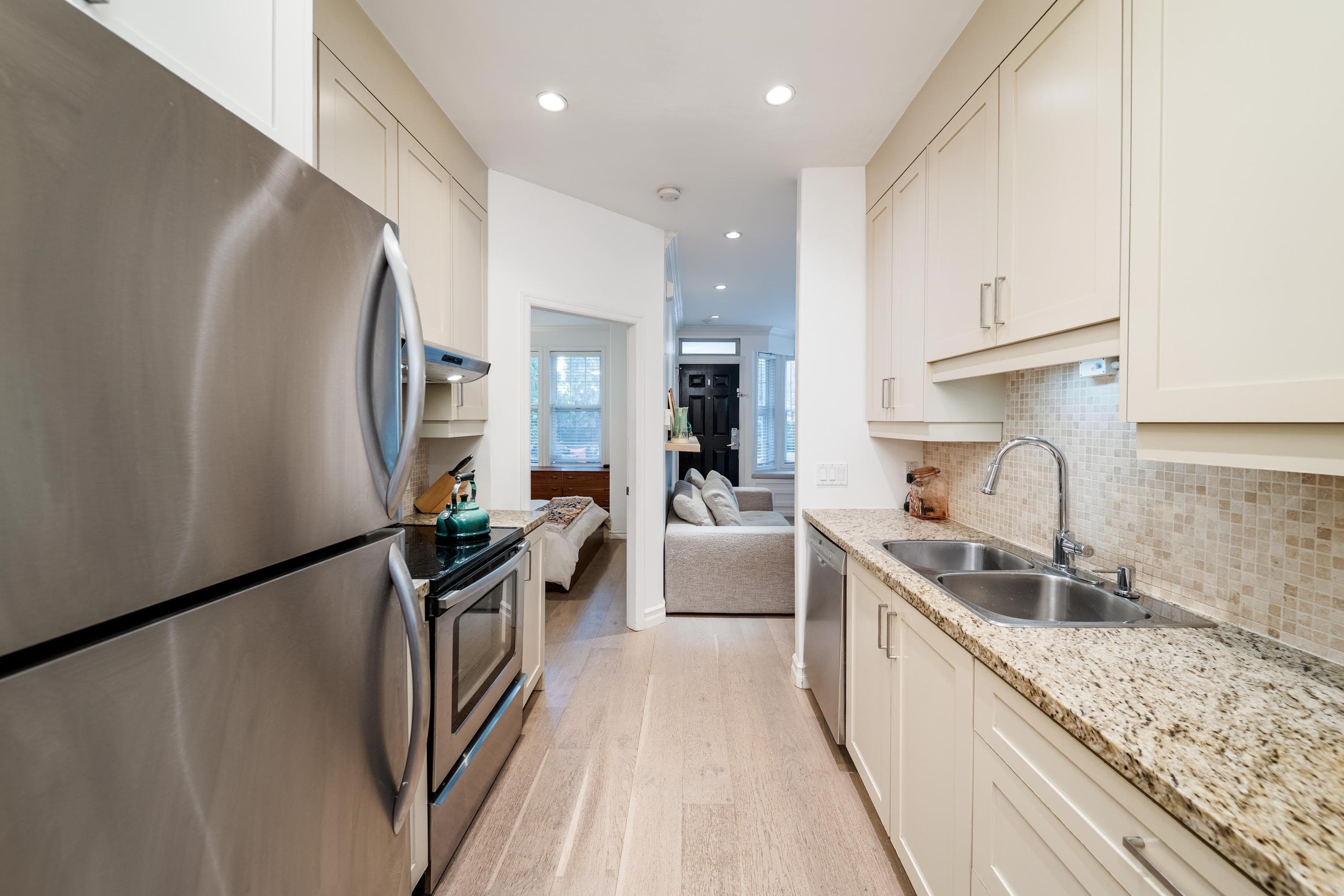 966 W 16th Avenue, Vancouver, V5Z 1T2 — photo 3