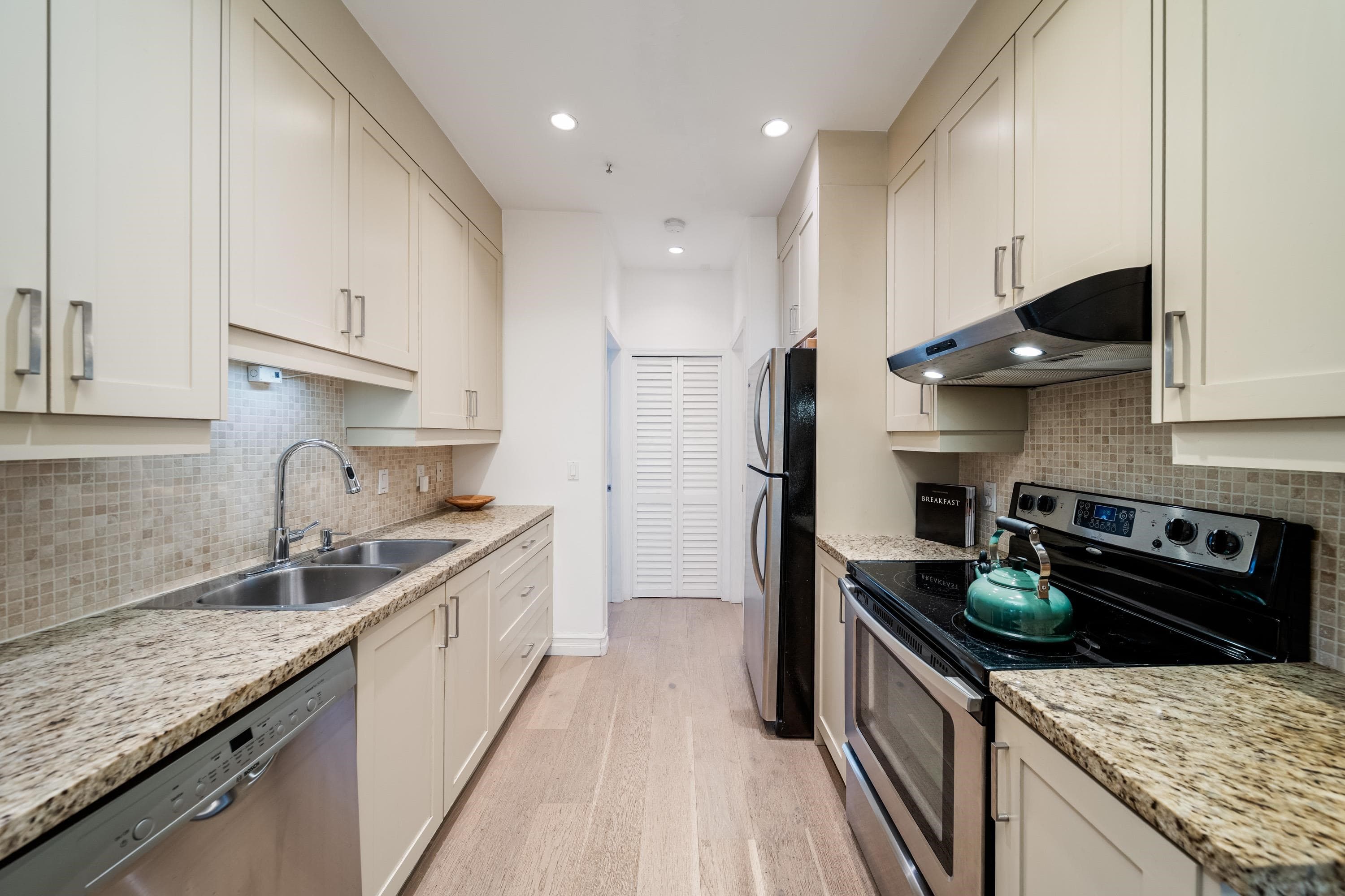 966 W 16th Avenue, Vancouver, V5Z 1T2 — photo 4