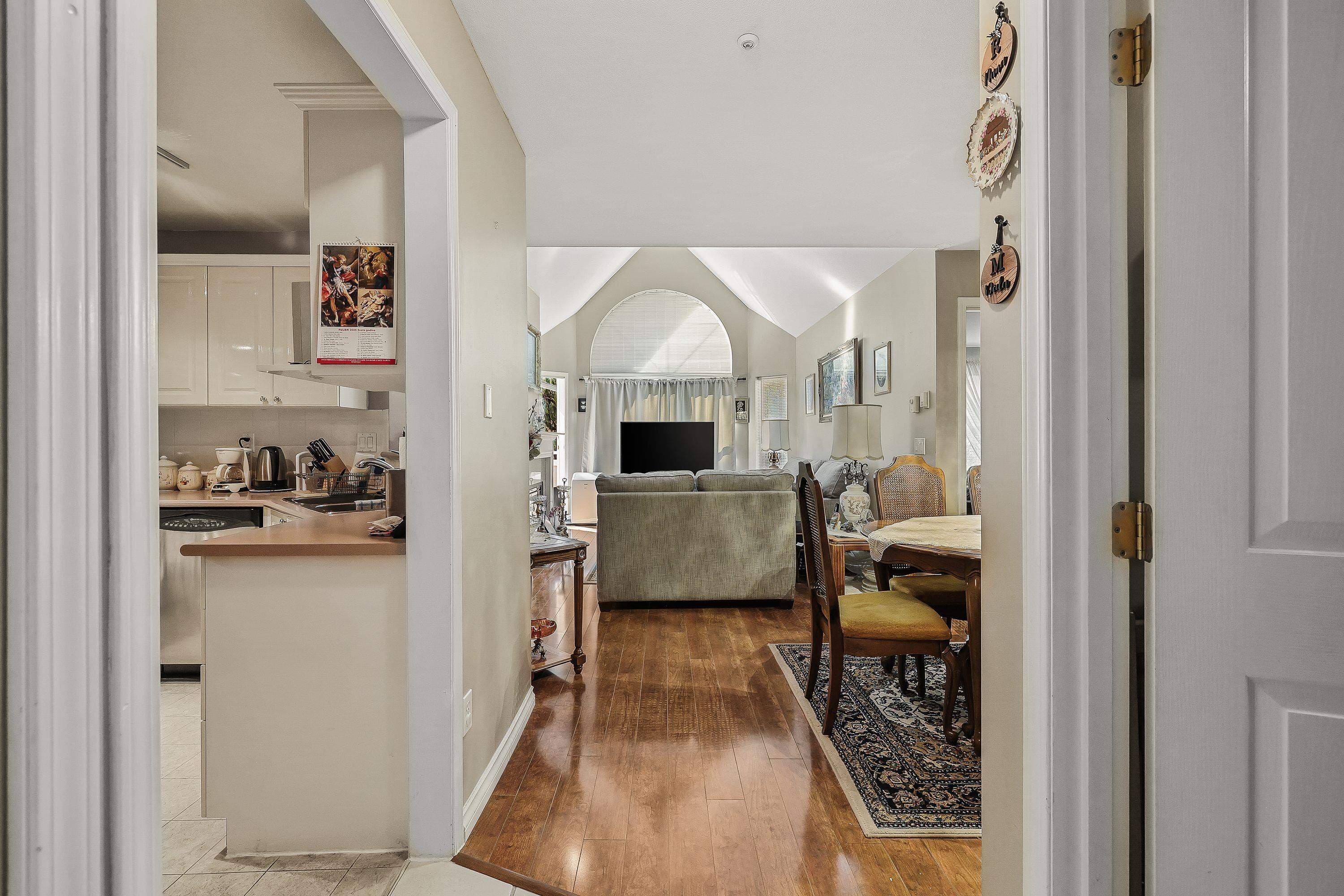 408 - 7435 121a Street, Surrey, V3W 0W8 — photo 4