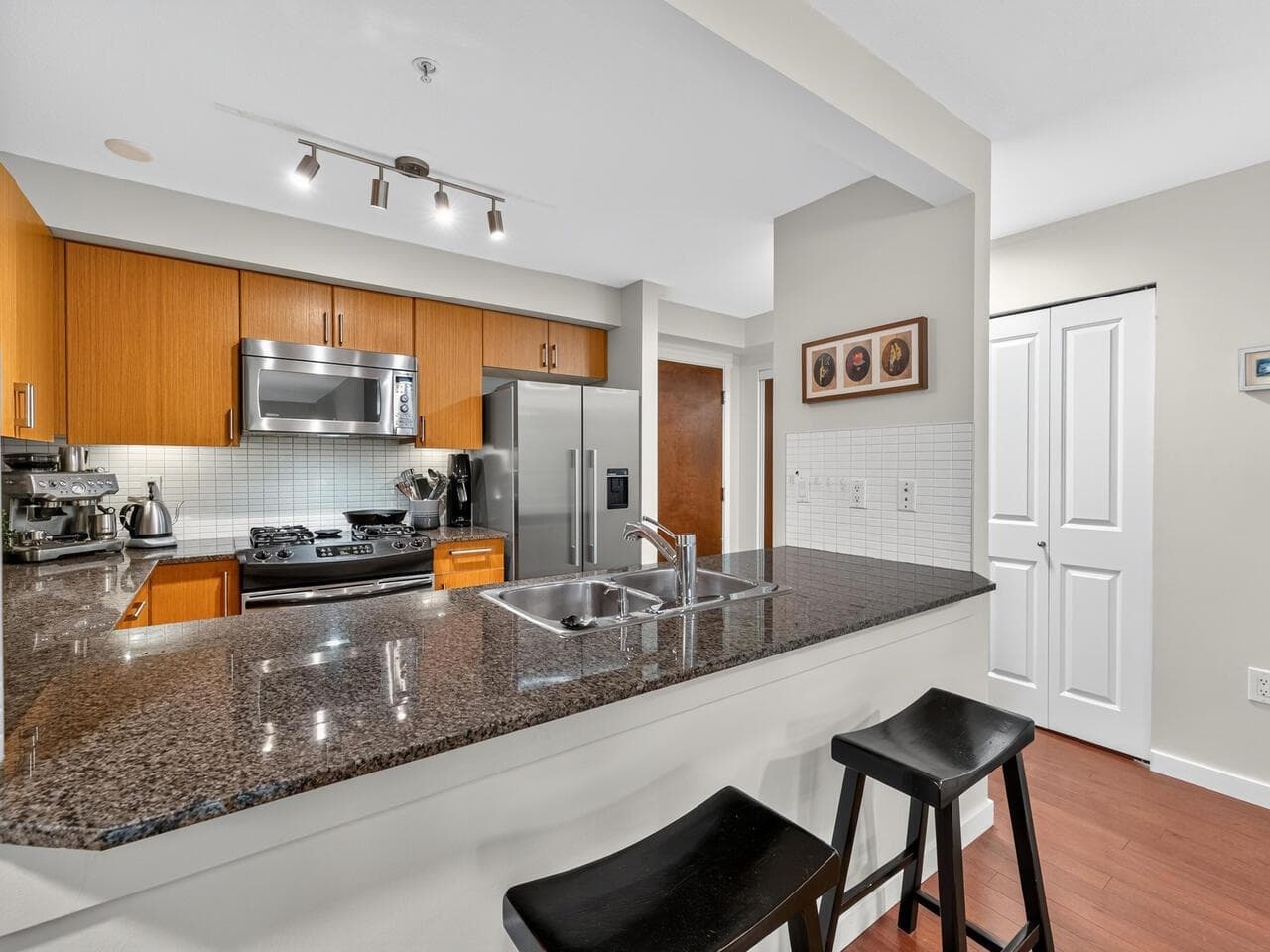 206 - 2096 W 46th Avenue, Vancouver, V6M 2K9 — photo 3