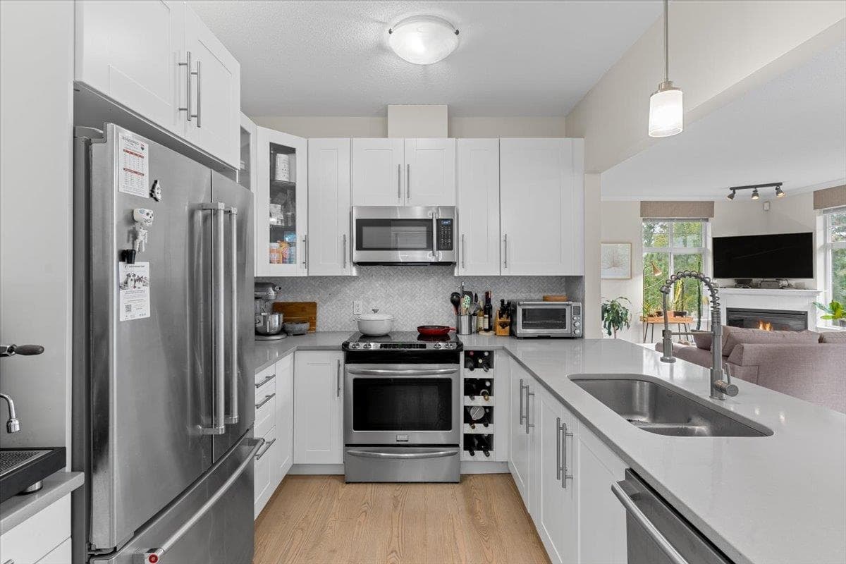 302 - 15323 17a Avenue, Surrey, V4A 1V4 — photo 5