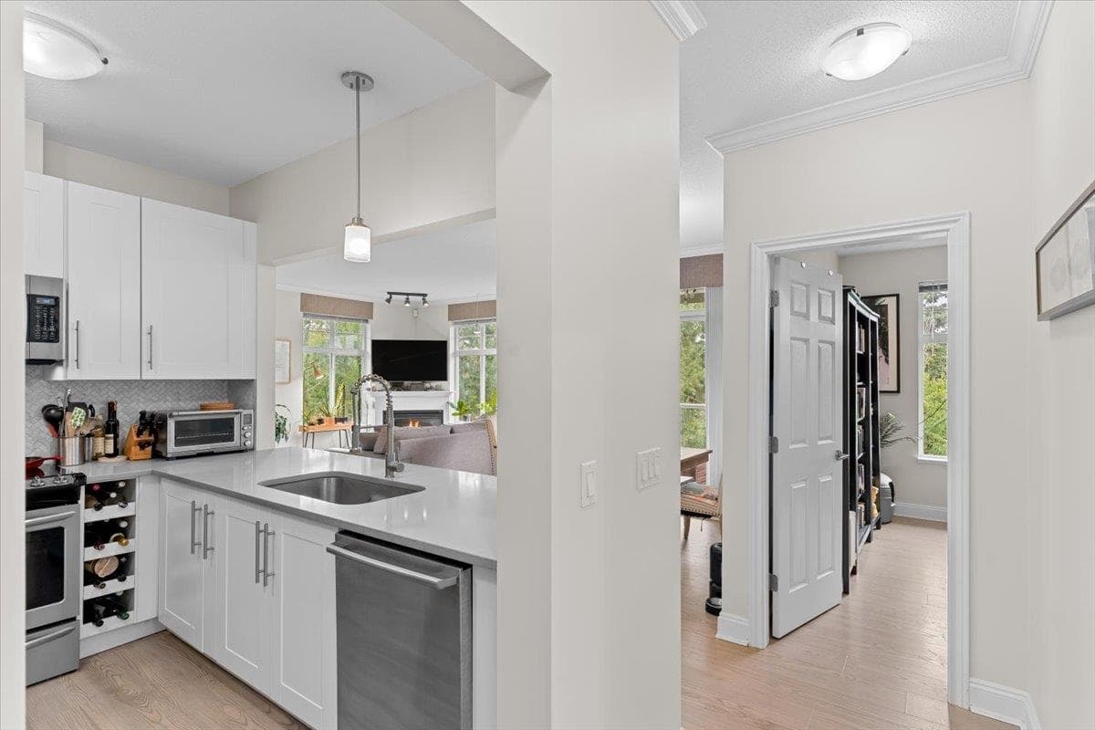 302 - 15323 17a Avenue, Surrey, V4A 1V4 — photo 4