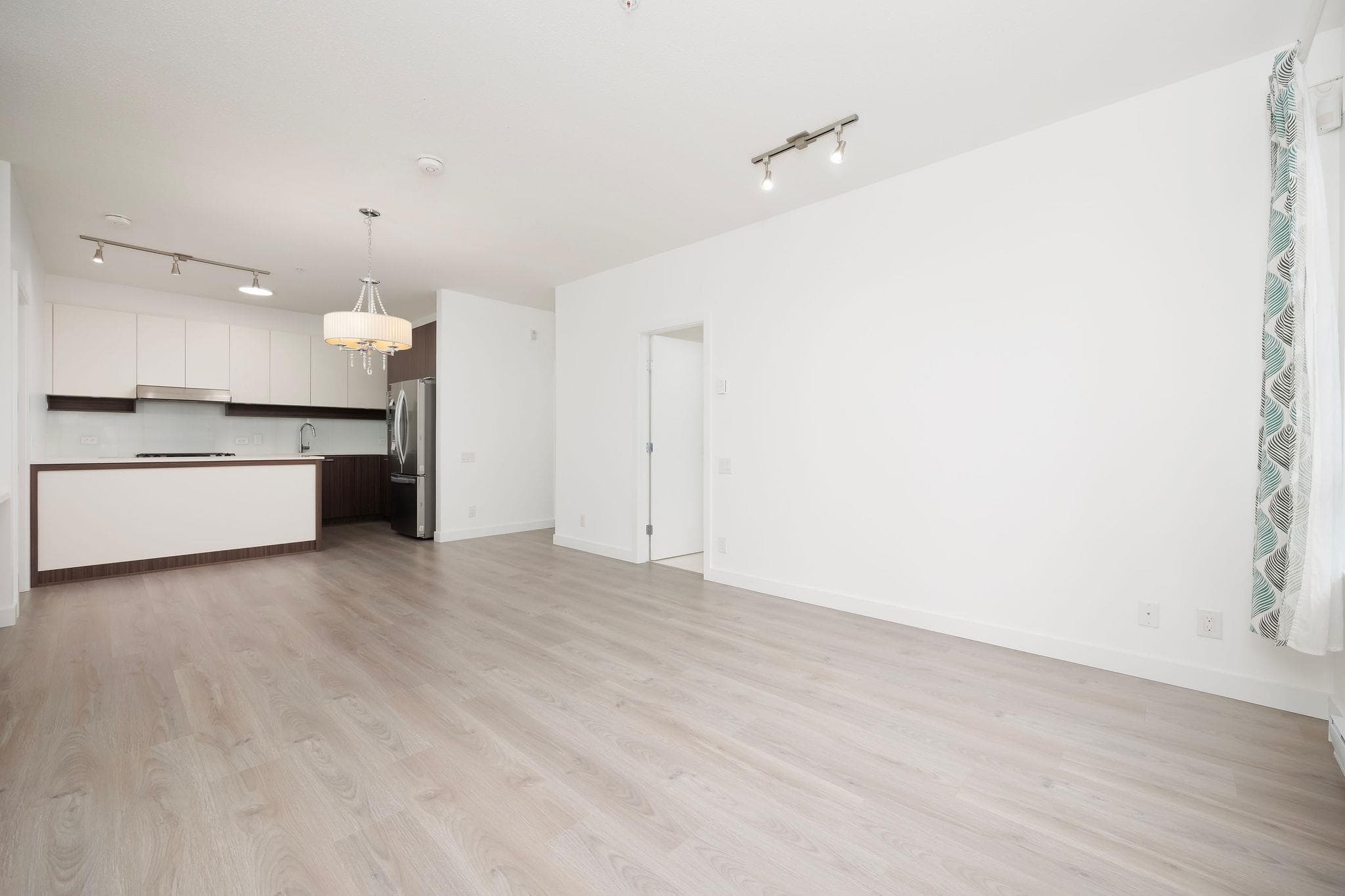 207 - 555 Foster Avenue, Coquitlam, V3J 0B6 — photo 4