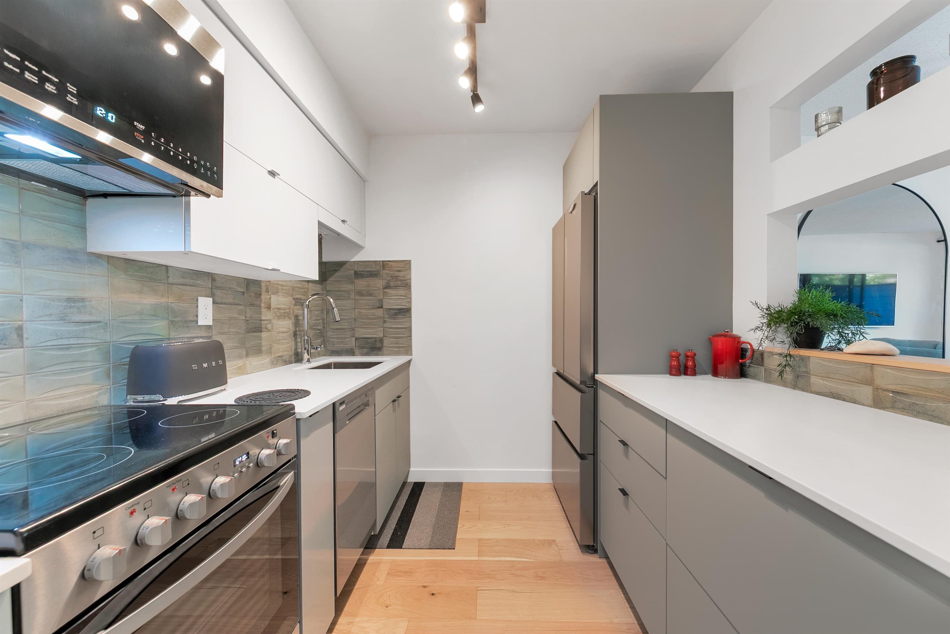 208 - 2119 Bellevue Avenue, West Vancouver, V7V 1C2 — photo 5