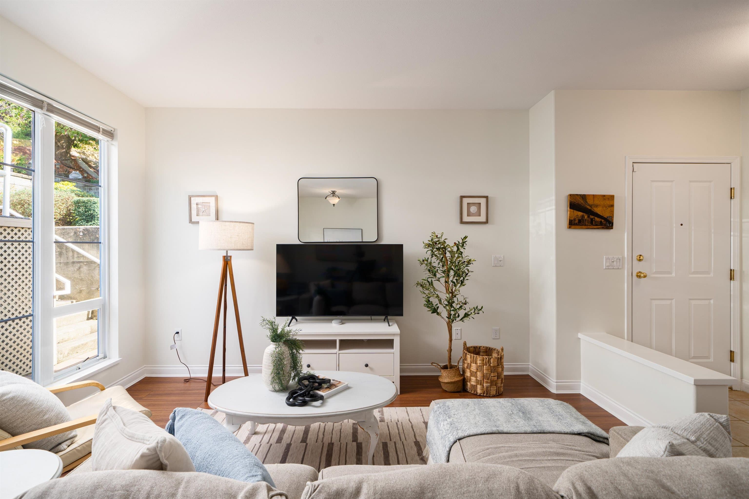 1159 Vidal Street, White Rock, V4B 3T4 — photo 3