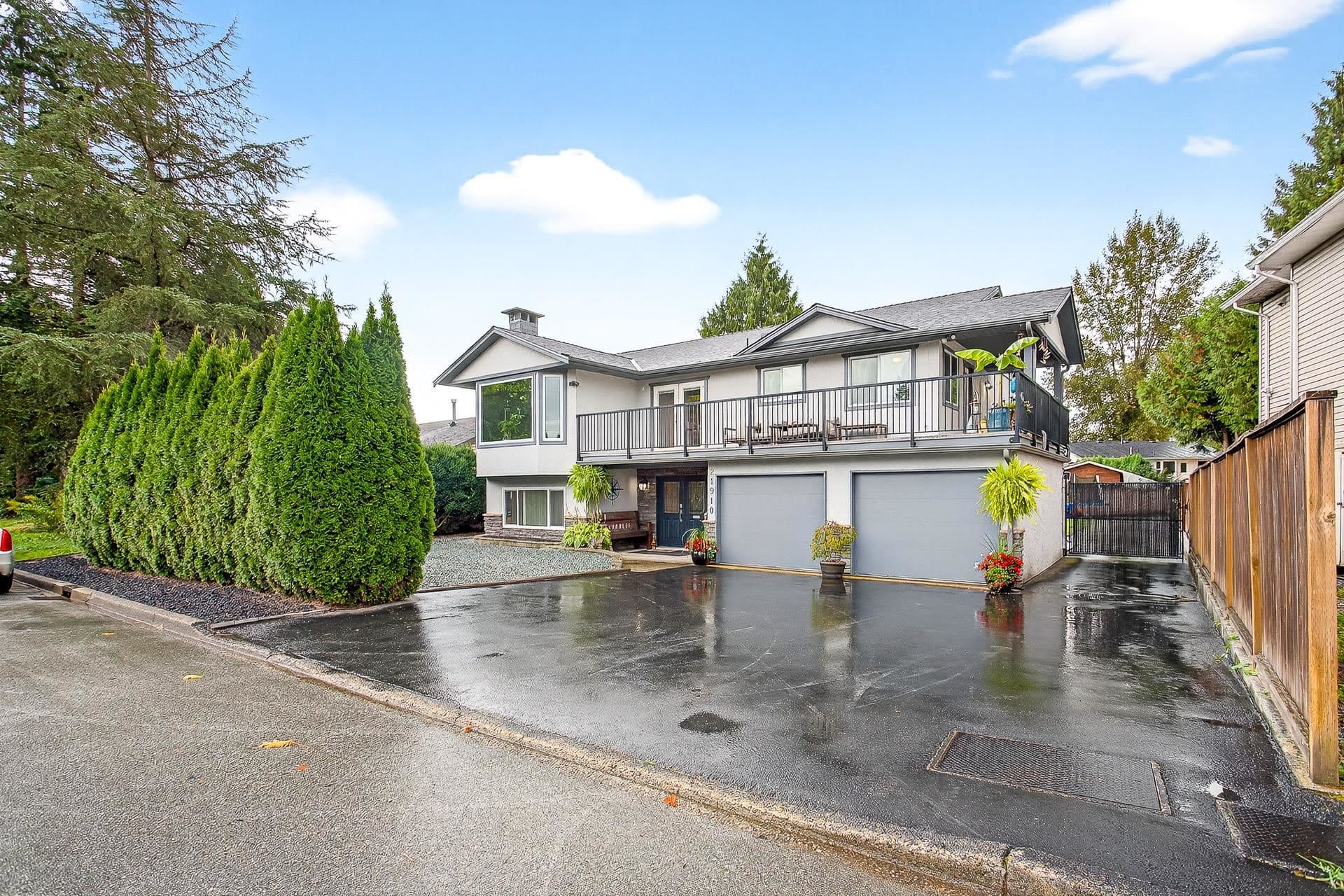21910 Wicklow Way, Maple Ridge, V2X 7W4 — photo 2