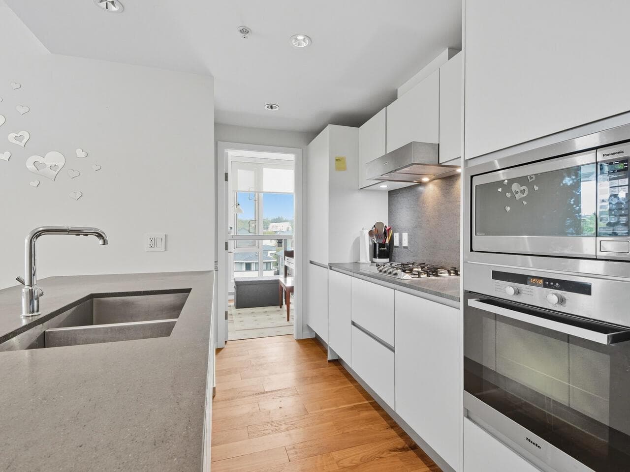 702 - 8488 Cornish Street, Vancouver, V6P 0C2 — photo 2