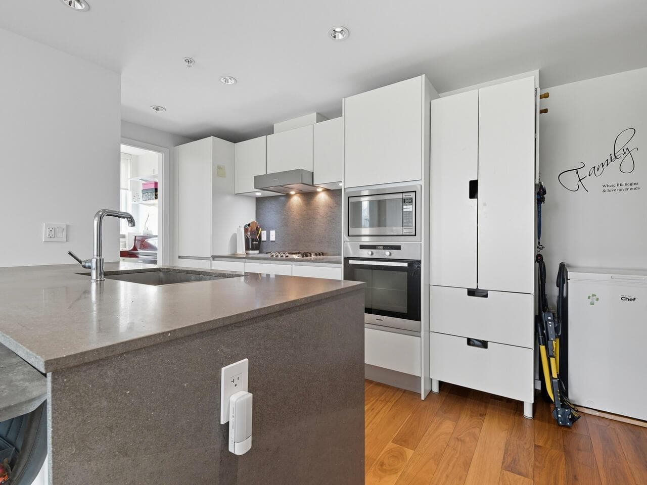 702 - 8488 Cornish Street, Vancouver, V6P 0C2 — photo 4