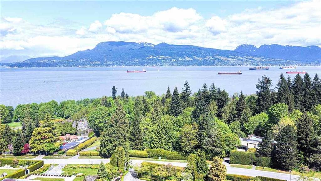5570 Newton Wynd, Vancouver