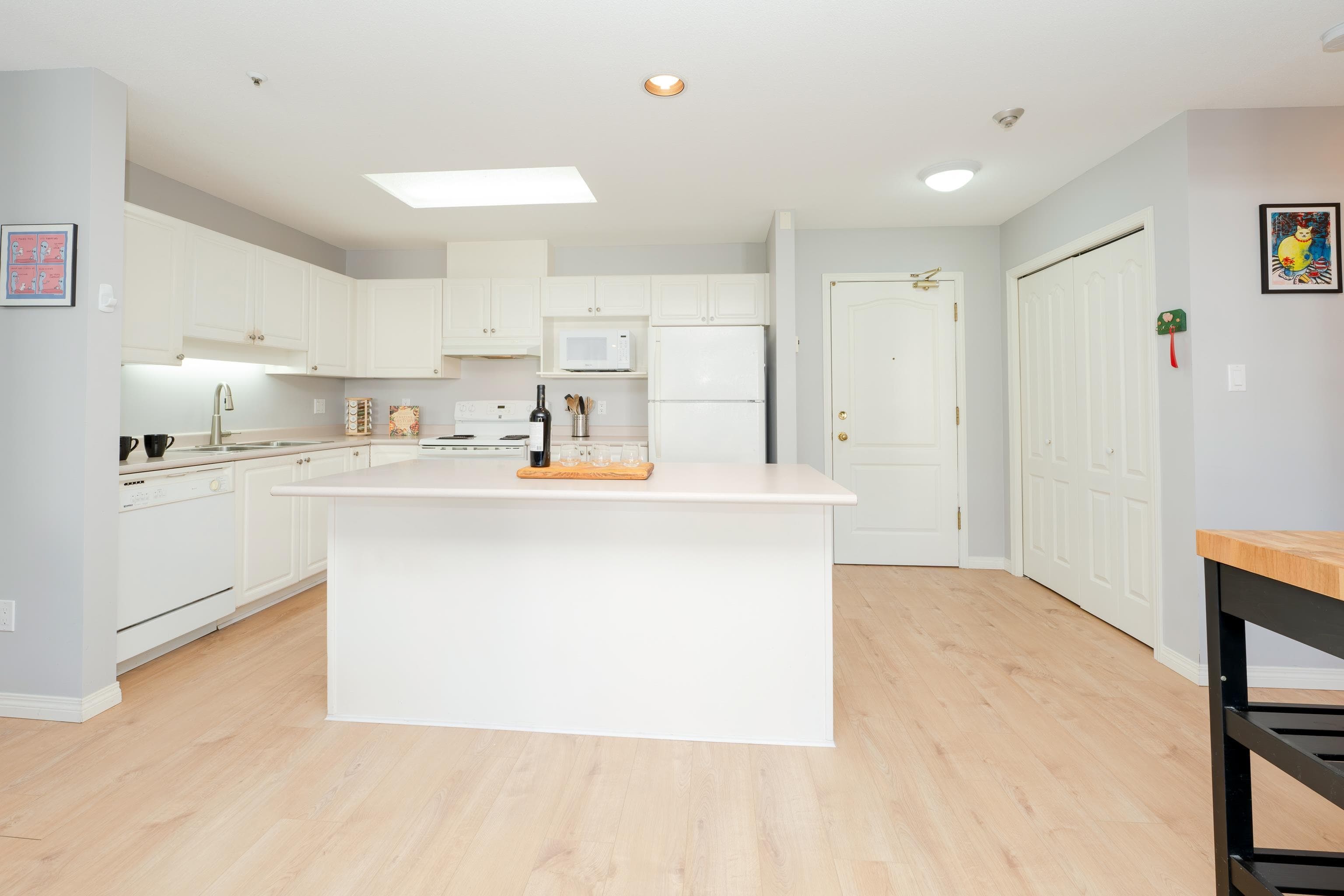 302 - 2968 Burlington Drive, Coquitlam, V3B 7N4 — photo 2