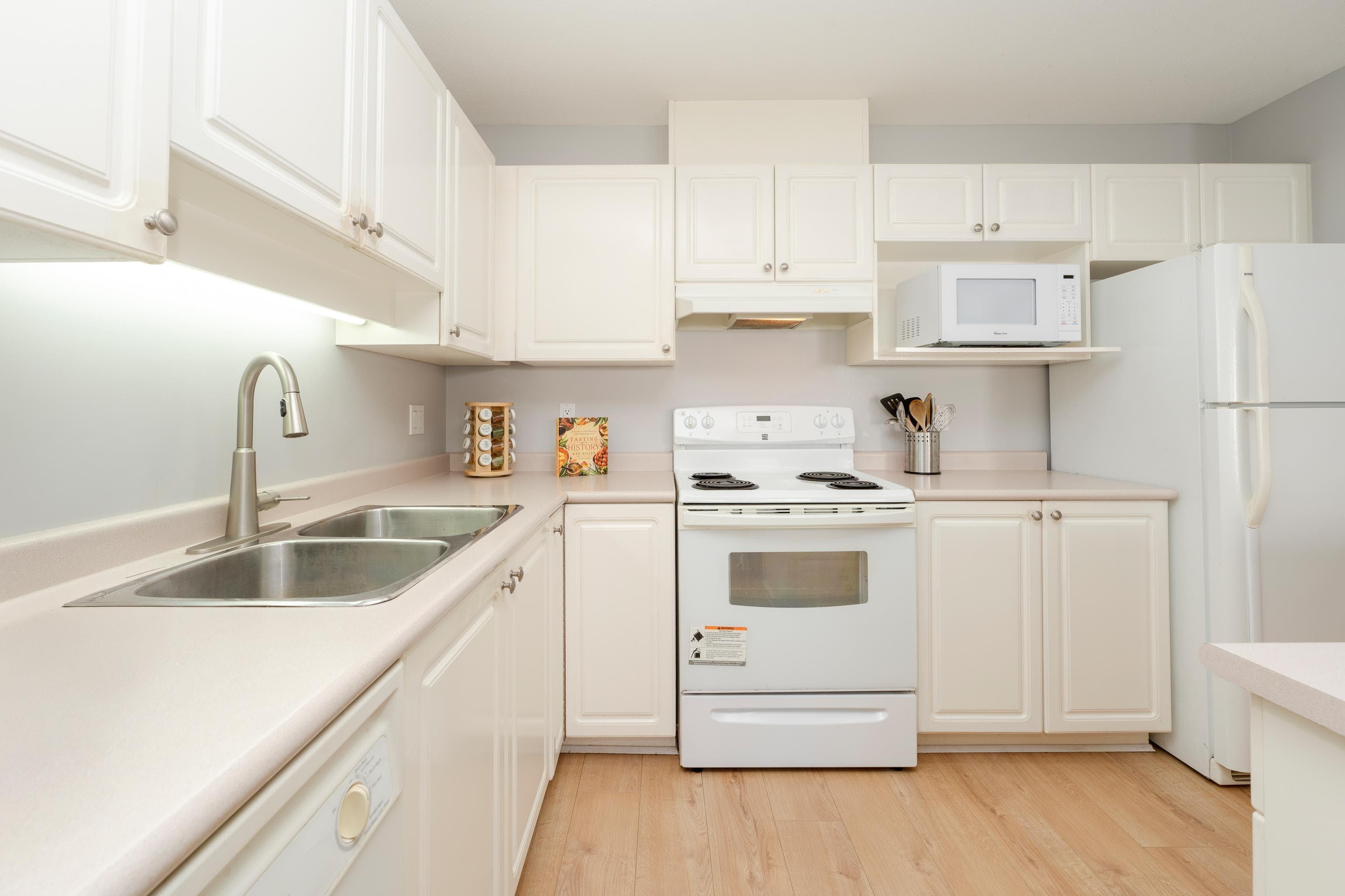 302 - 2968 Burlington Drive, Coquitlam, V3B 7N4 — photo 3