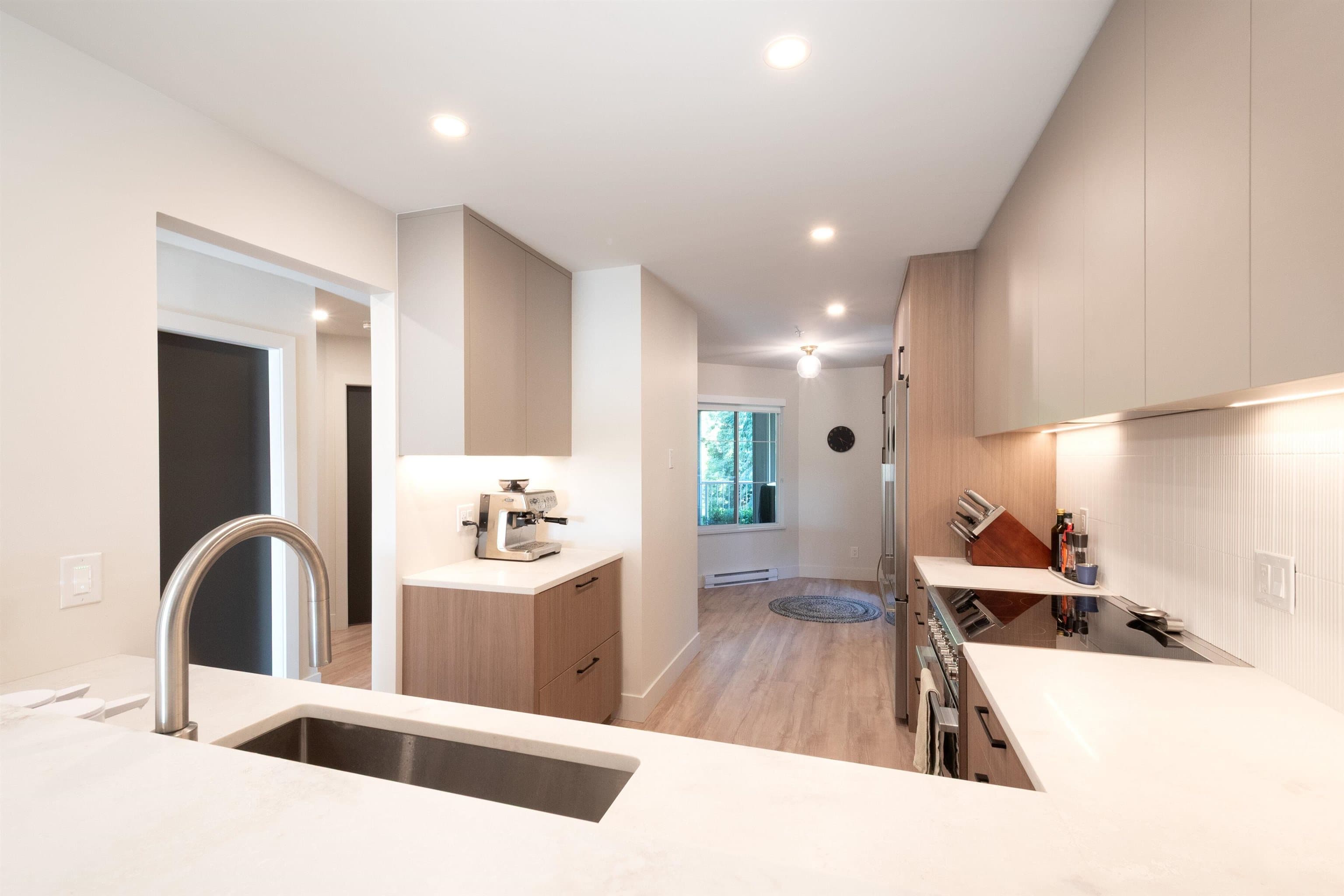 403 - 1050 Bowron Court, North Vancouver, V7H 2X7 — photo 5