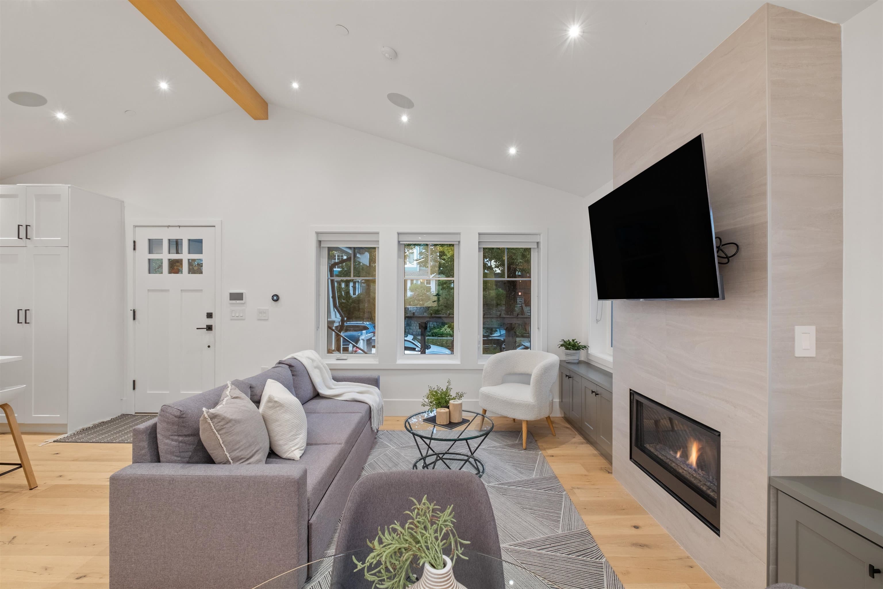 2058 E 5th Avenue, Vancouver, V5N 1M4 — photo 3