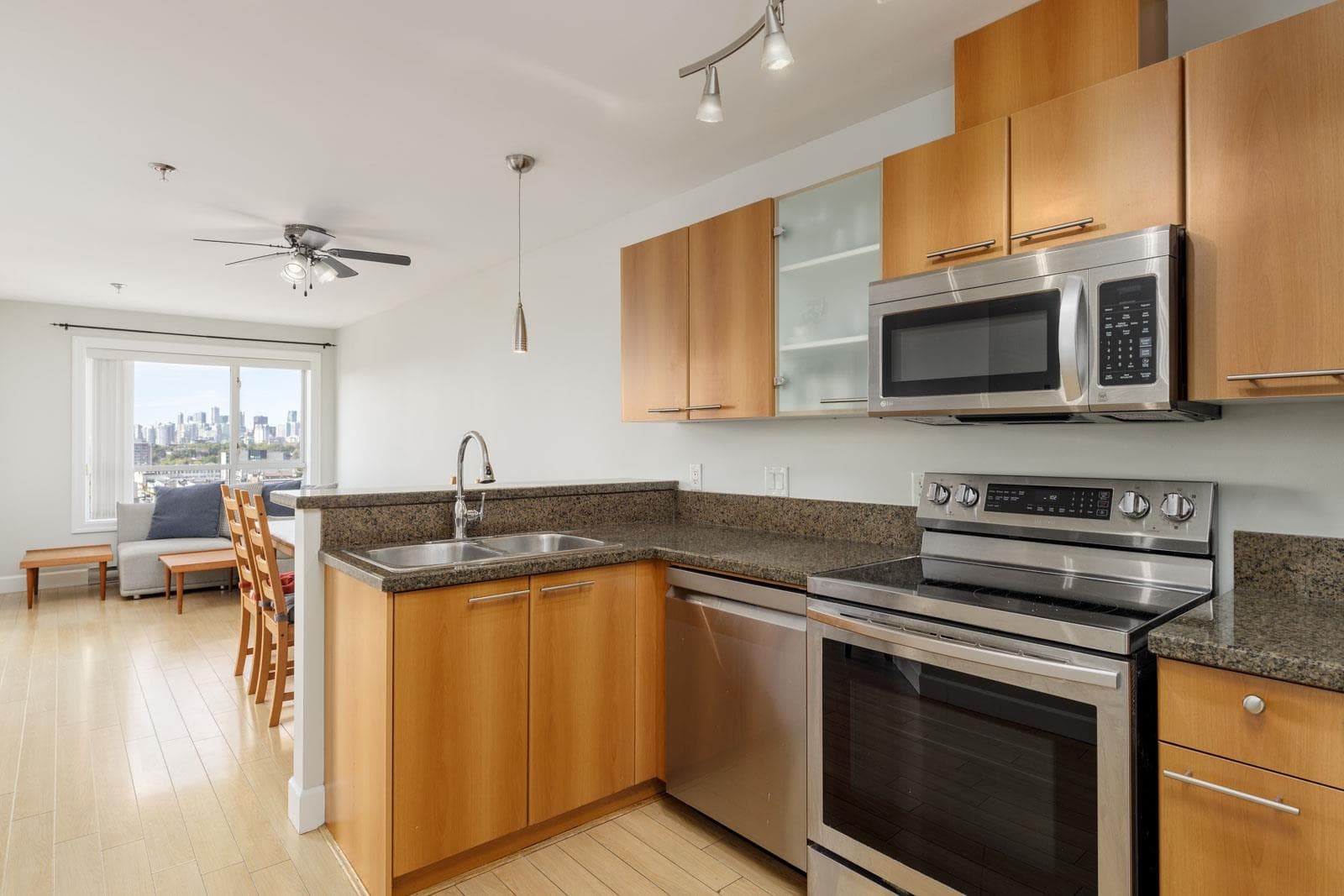 403 - 1718 Venables Street, Vancouver, V5L 2H4 — photo 2