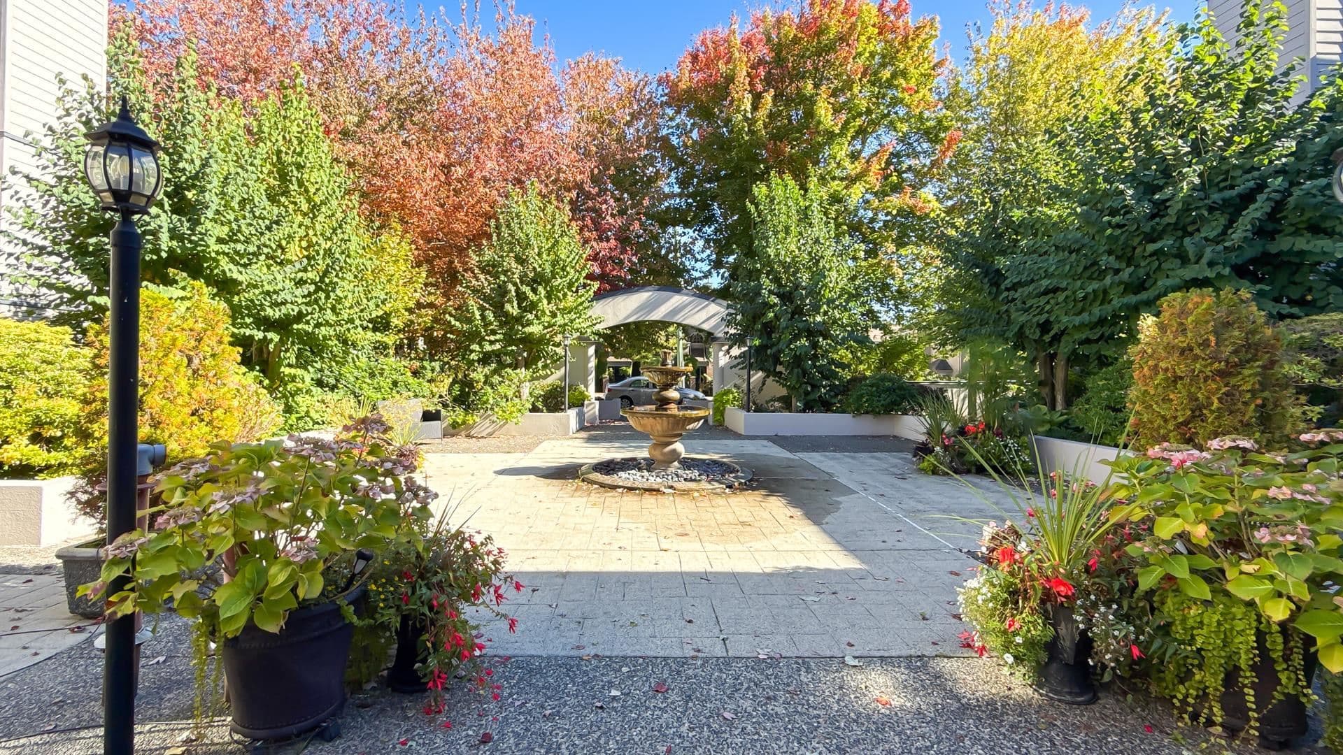 109 - 1533 Best Street, White Rock, V4B 4E9 — photo 2