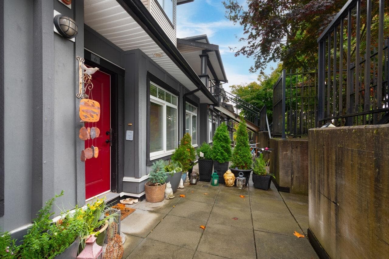 6 - 7428 E 14th Avenue, Burnaby, V3N 0C2 — photo 2