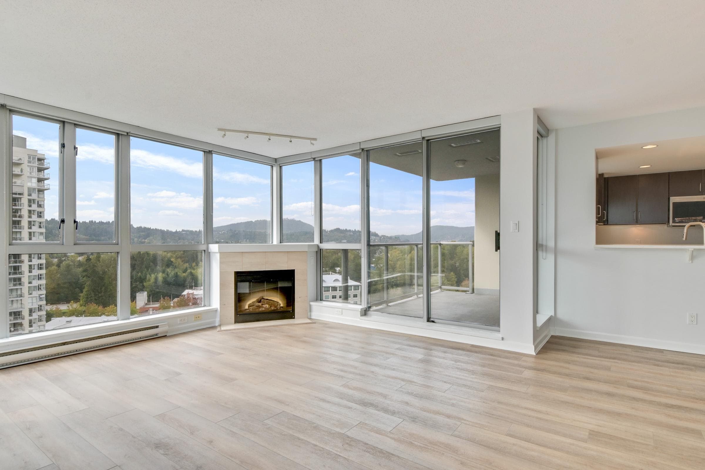 1303 - 295 Guildford Way, Port Moody, V3H 5N3 — photo 5