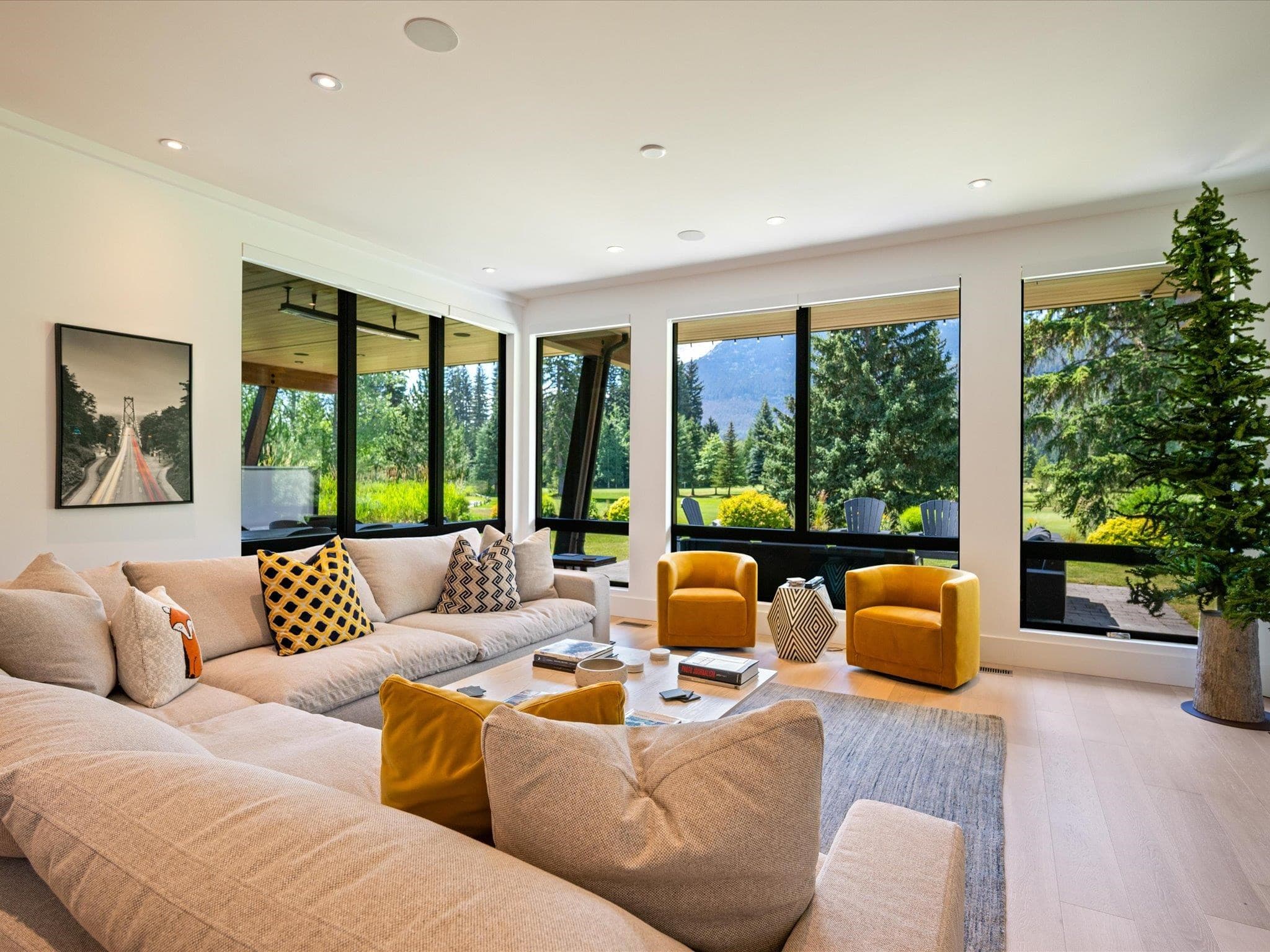 8044 Cypress Place, Whistler, V8E 1J9 — photo 2