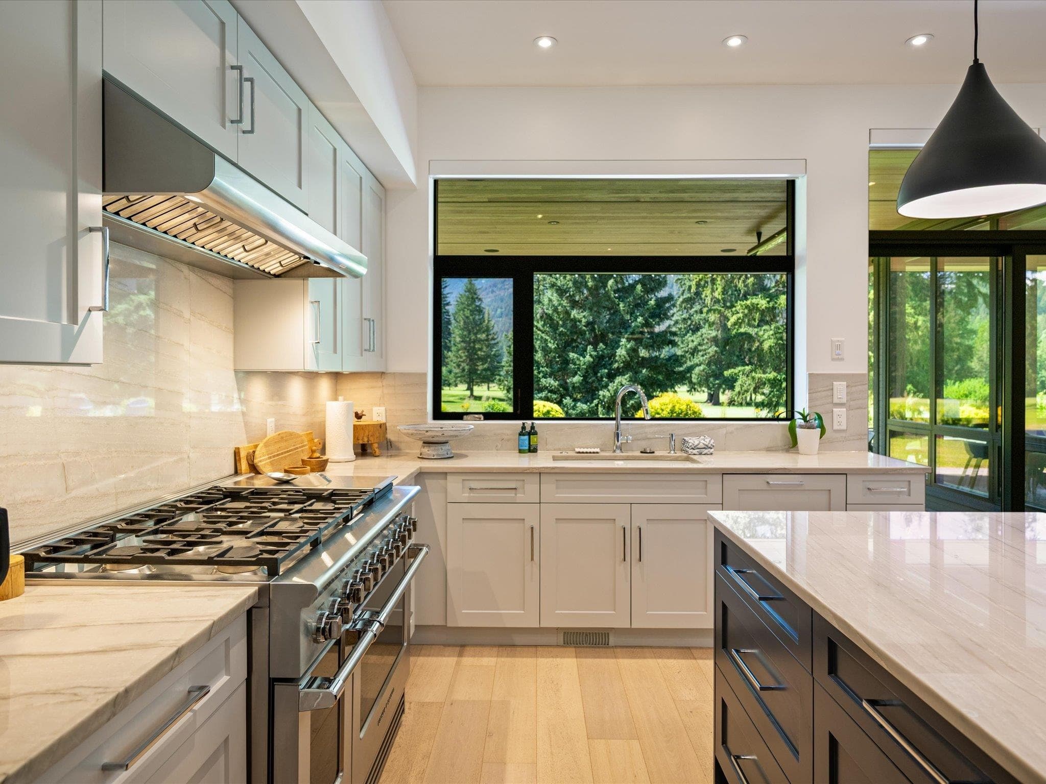 8044 Cypress Place, Whistler, V8E 1J9 — photo 4