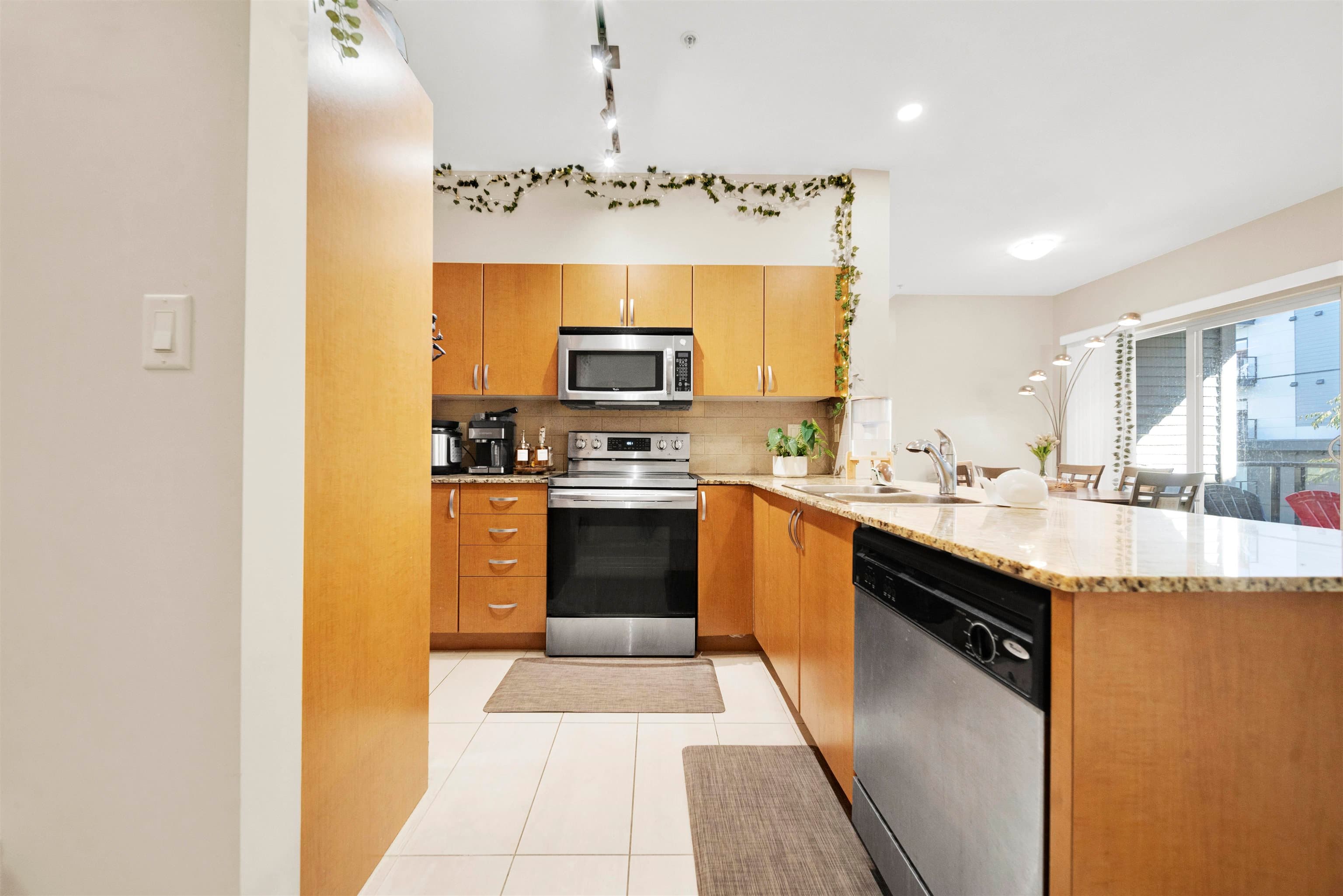 309 - 13789 107a Avenue, Surrey, V3T 0B8 — photo 4
