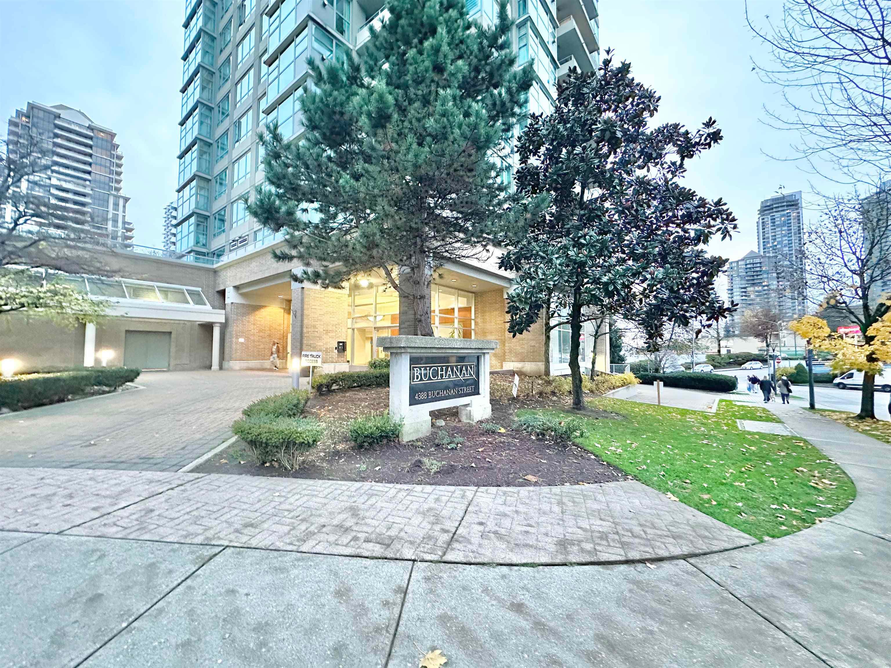 1305 - 4388 Buchanan Street, Burnaby, V5C 6R8 — photo 2