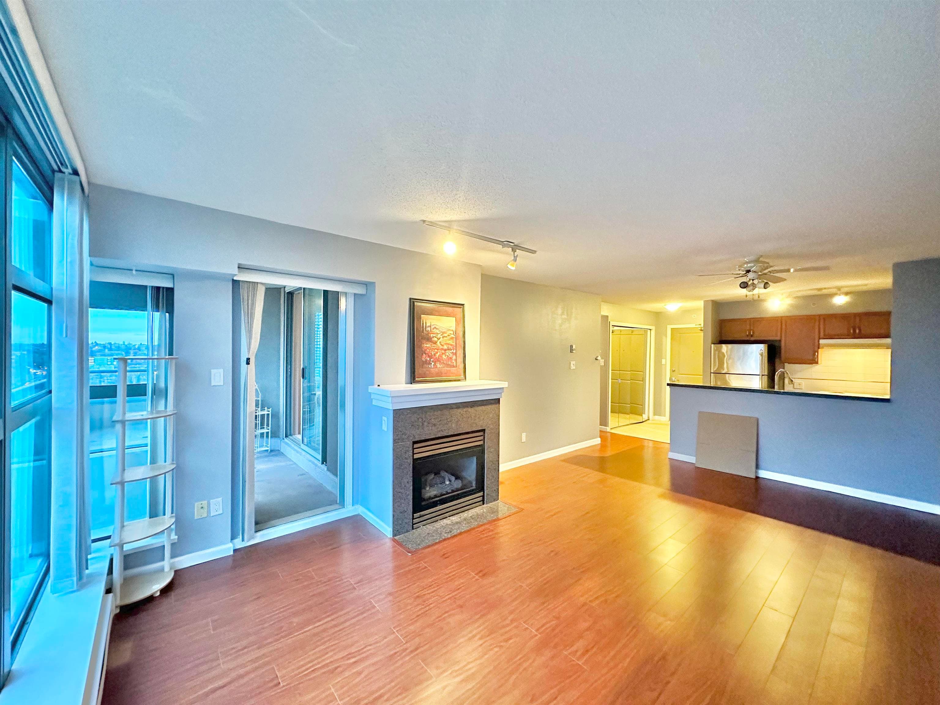 1305 - 4388 Buchanan Street, Burnaby, V5C 6R8 — photo 4