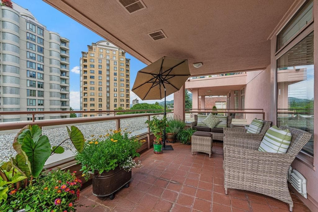 402 - 2271 Bellevue Avenue, West Vancouver, V7V 4X1 — photo 2
