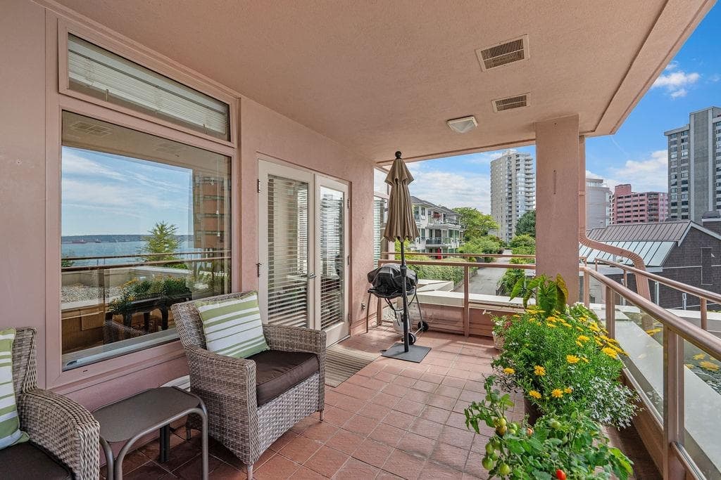 402 - 2271 Bellevue Avenue, West Vancouver, V7V 4X1 — photo 3