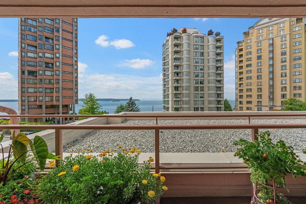 402 - 2271 Bellevue Avenue, West Vancouver, V7V 4X1 — photo 5