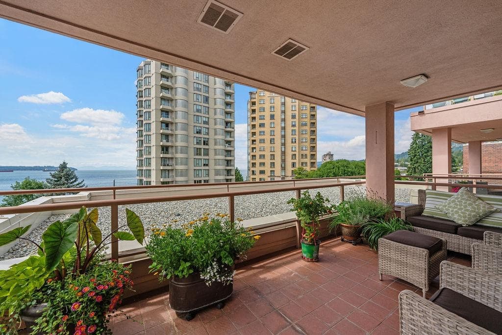 402 - 2271 Bellevue Avenue, West Vancouver, V7V 4X1 — photo 4