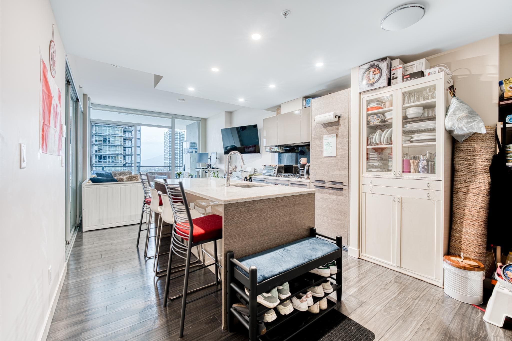 2407 - 6383 Mckay Avenue, Burnaby, V5H 0H8 — photo 4