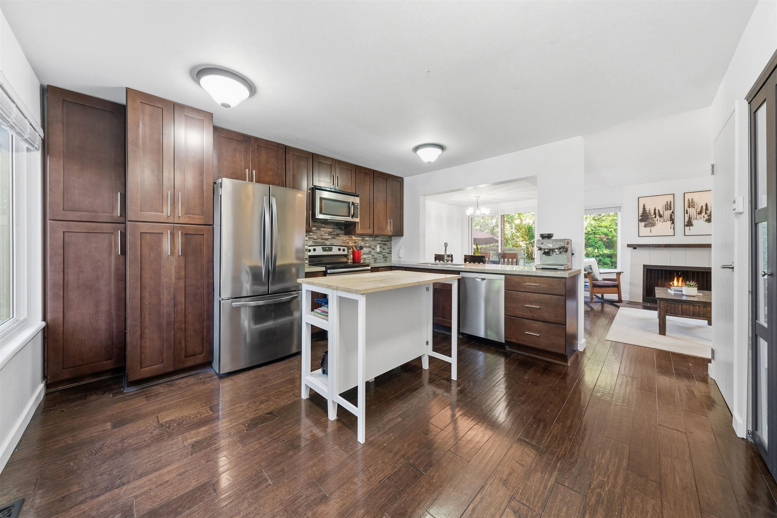4742 Laurelwood Place, Burnaby, V5G 4B2 — photo 4