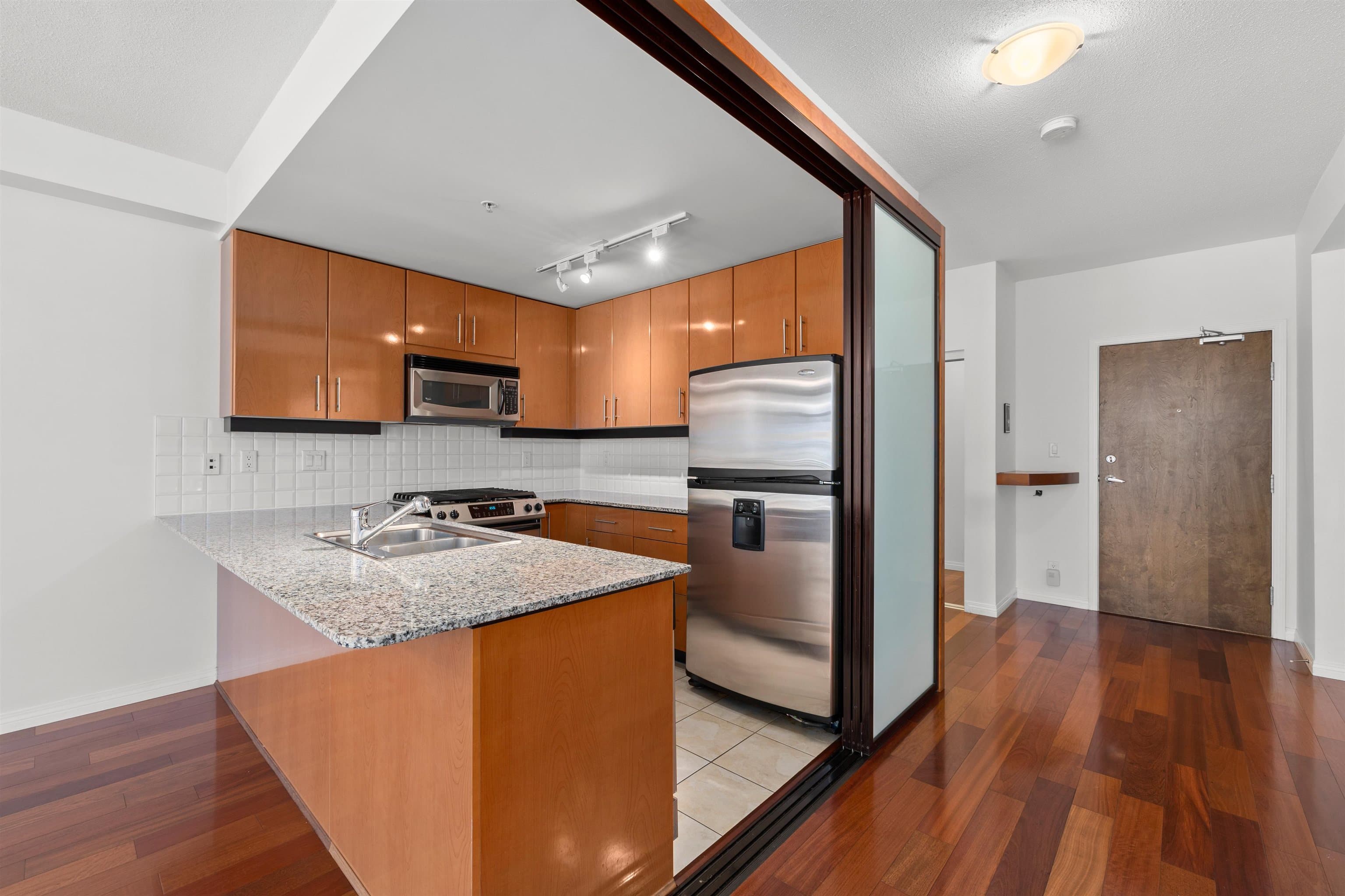 307 - 100 E Esplanade Avenue, North Vancouver, V7L 4V1 — photo 3