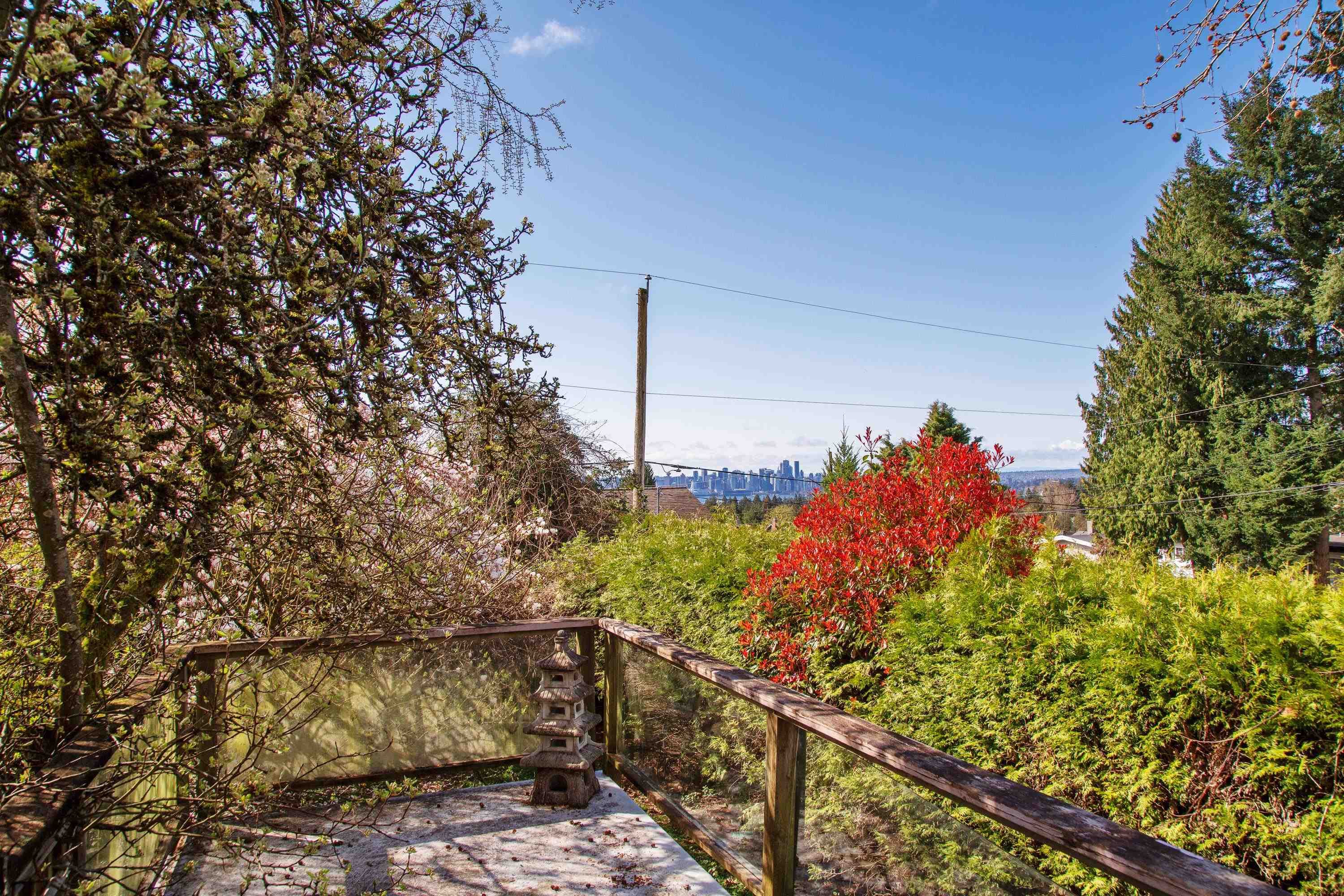 445 W Queens Road, North Vancouver