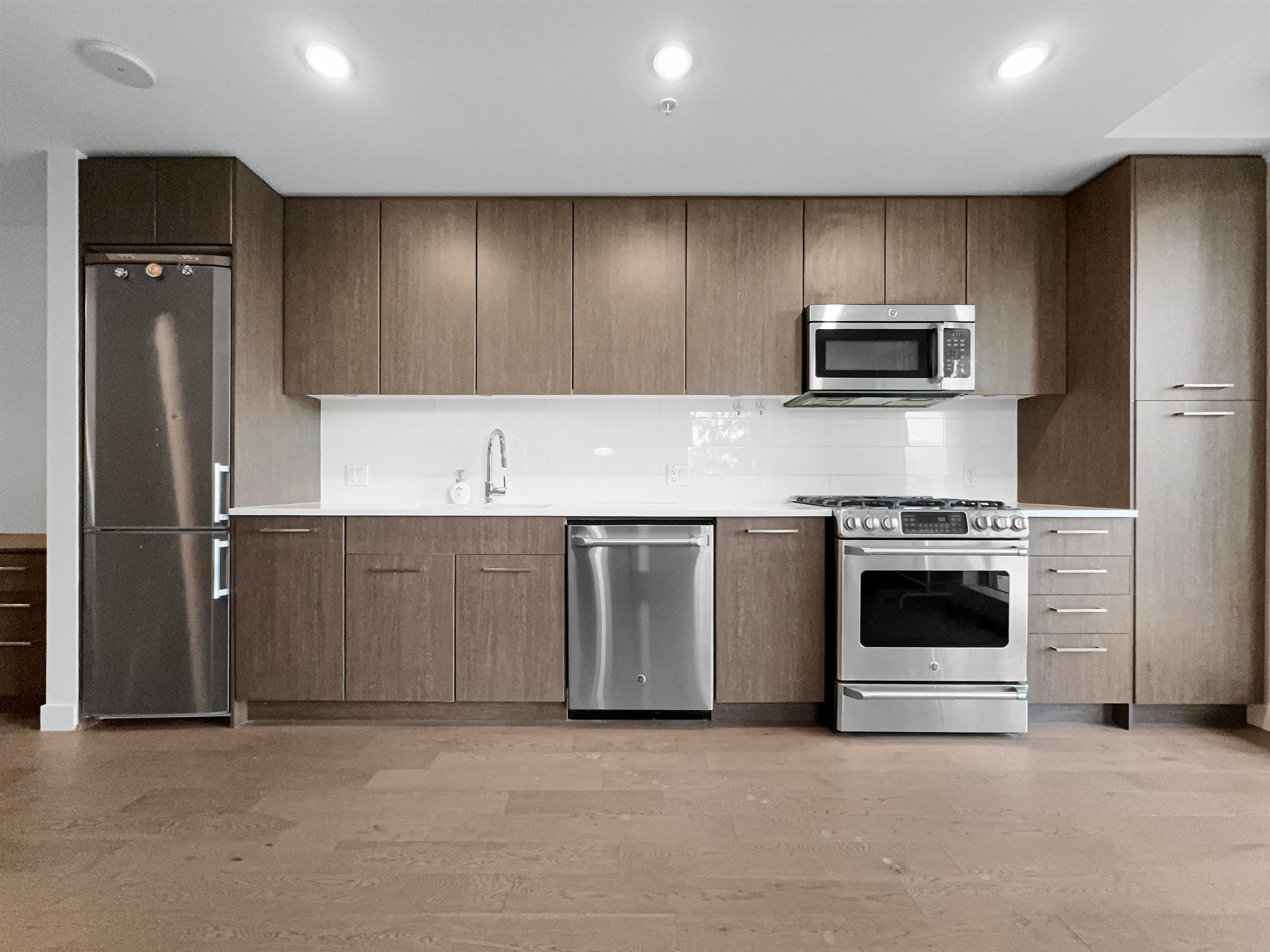 2XX - 9080 University Crescent, Burnaby, V5A 0B7 — photo 2