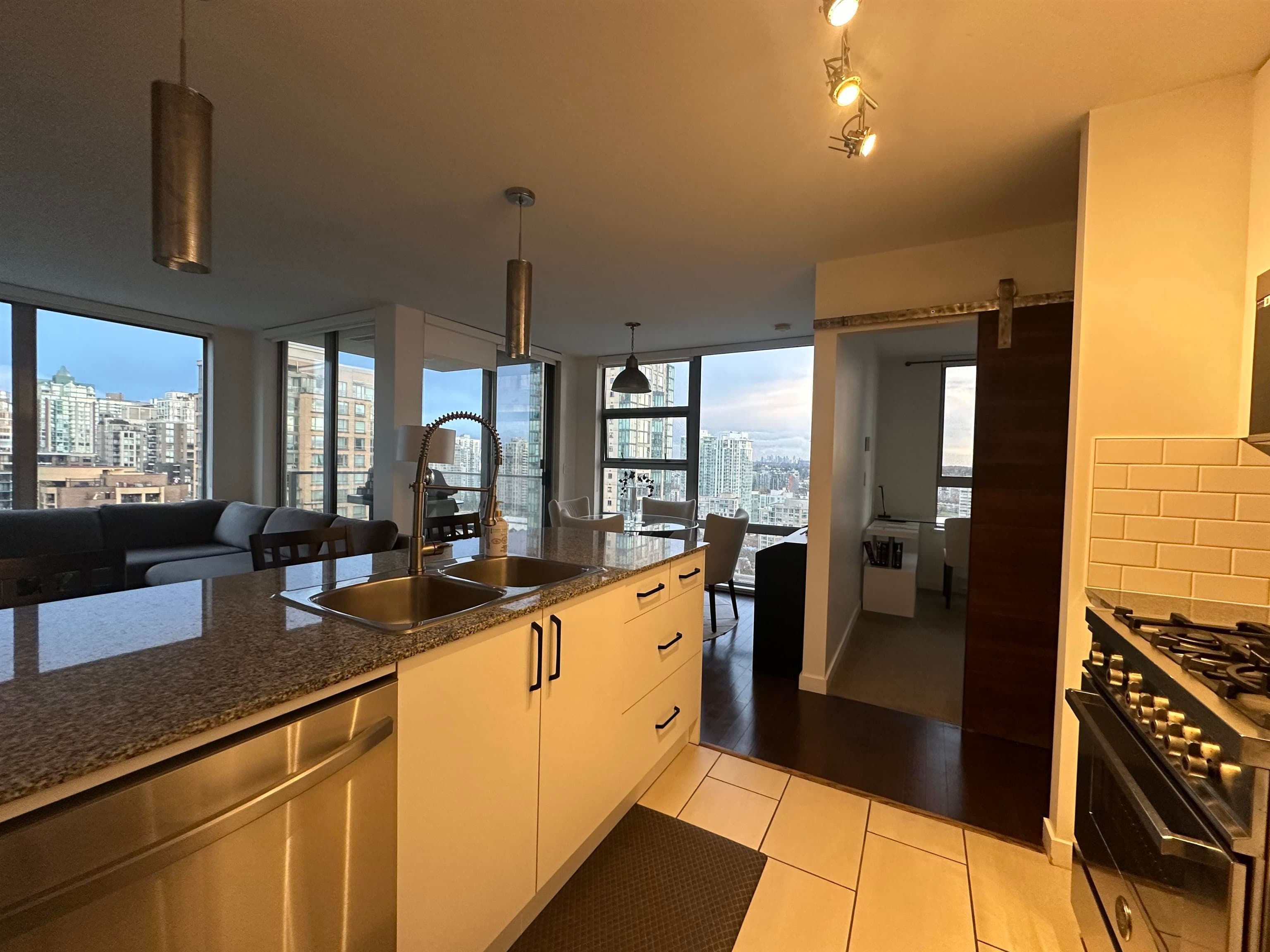 2102 - 1225 Richards Street, Vancouver, V6B 1E6 — photo 4