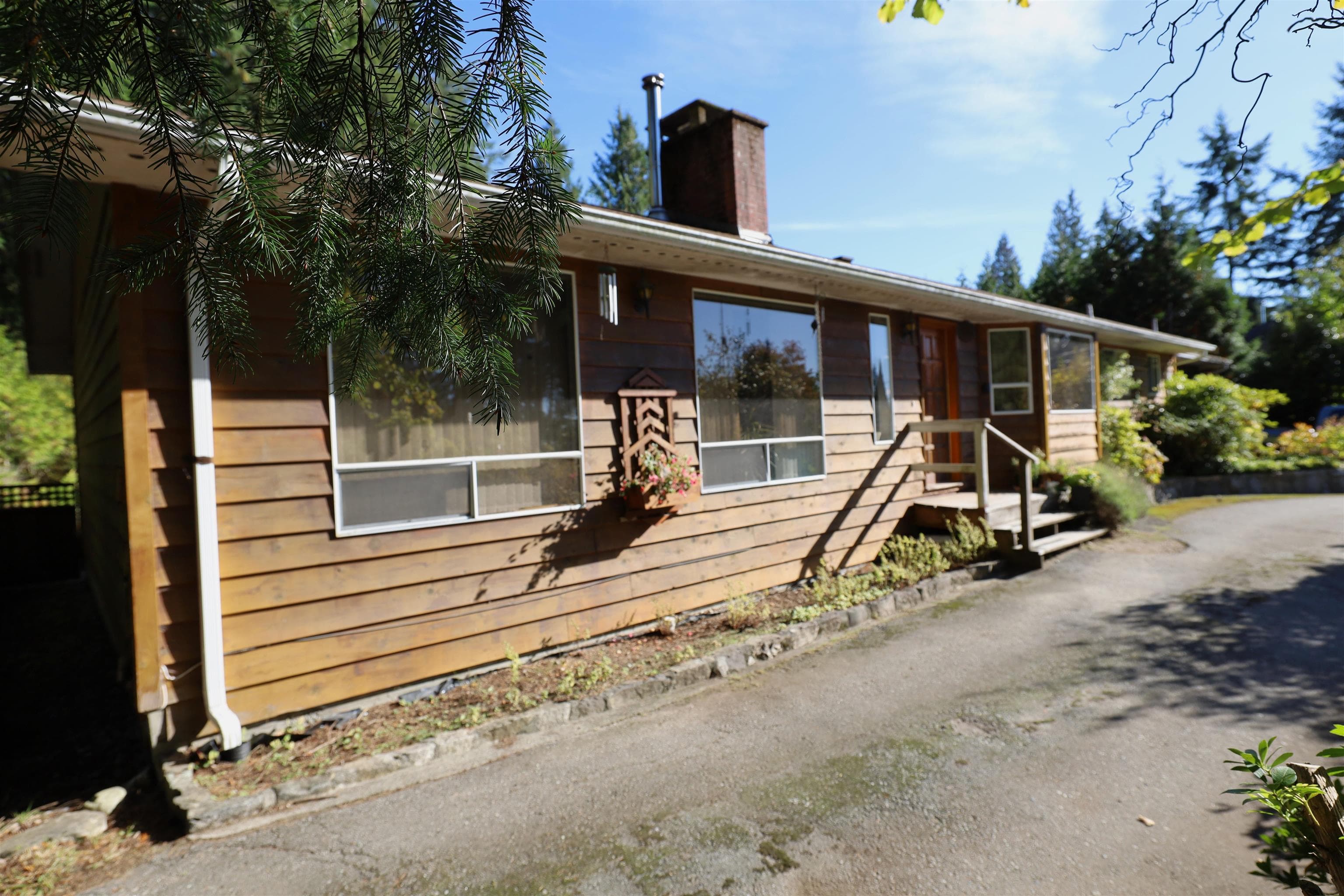 588 Veterans Road, Gibsons, V0N 1V4 — photo 3