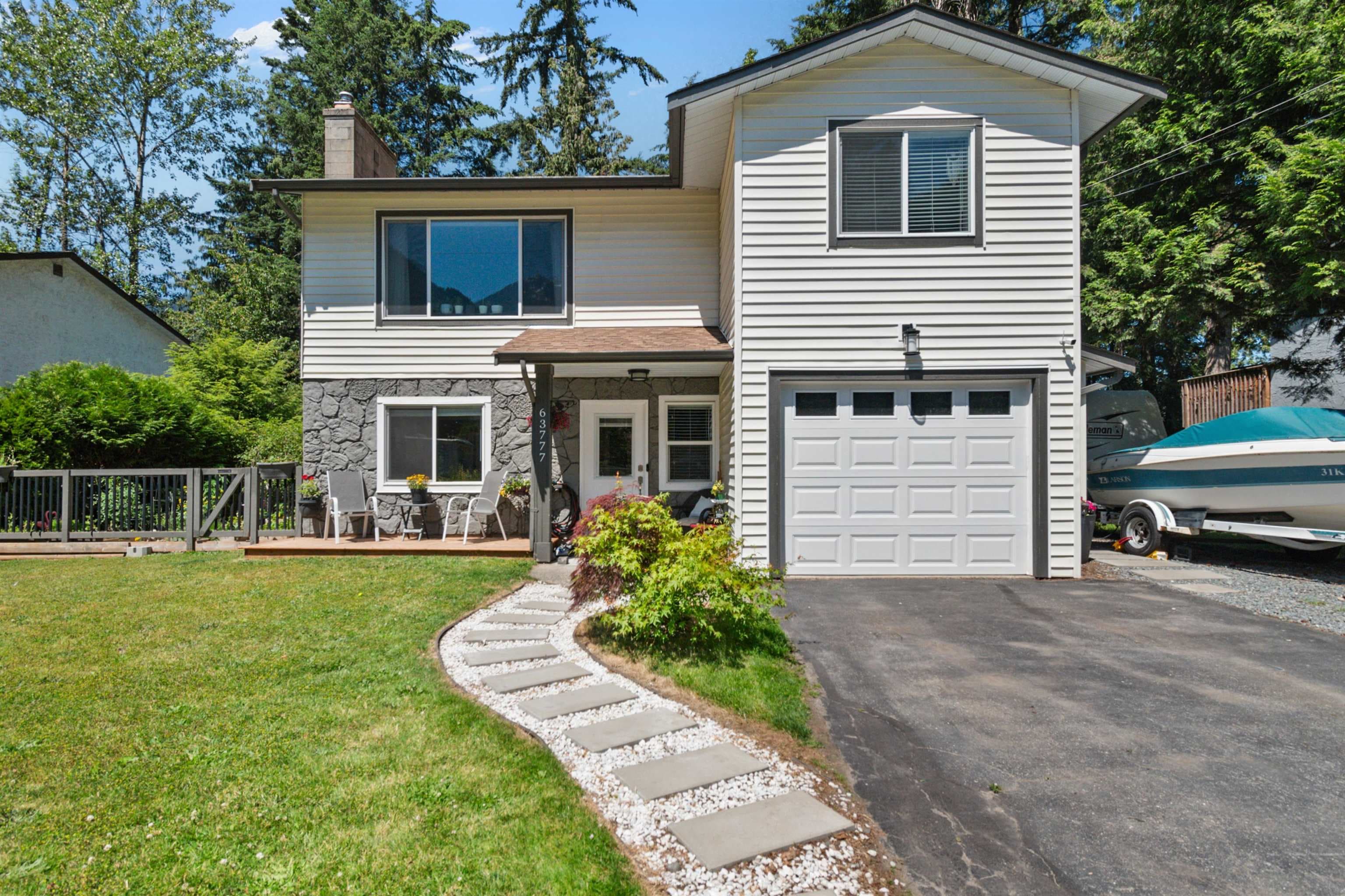63777 Beech Avenue, Hope