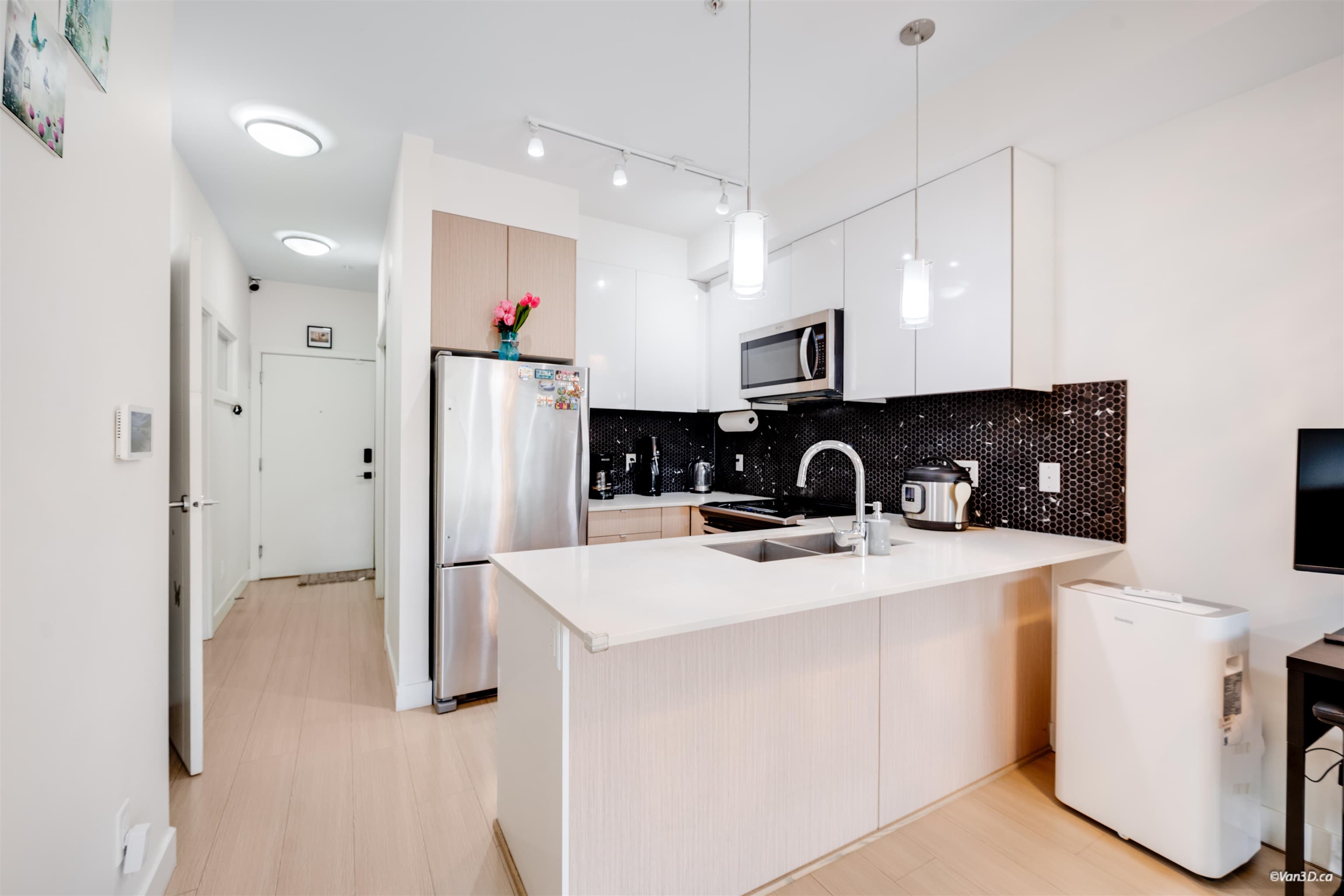 104 - 6438 195a Street, Surrey, V4N 6R5 — photo 2