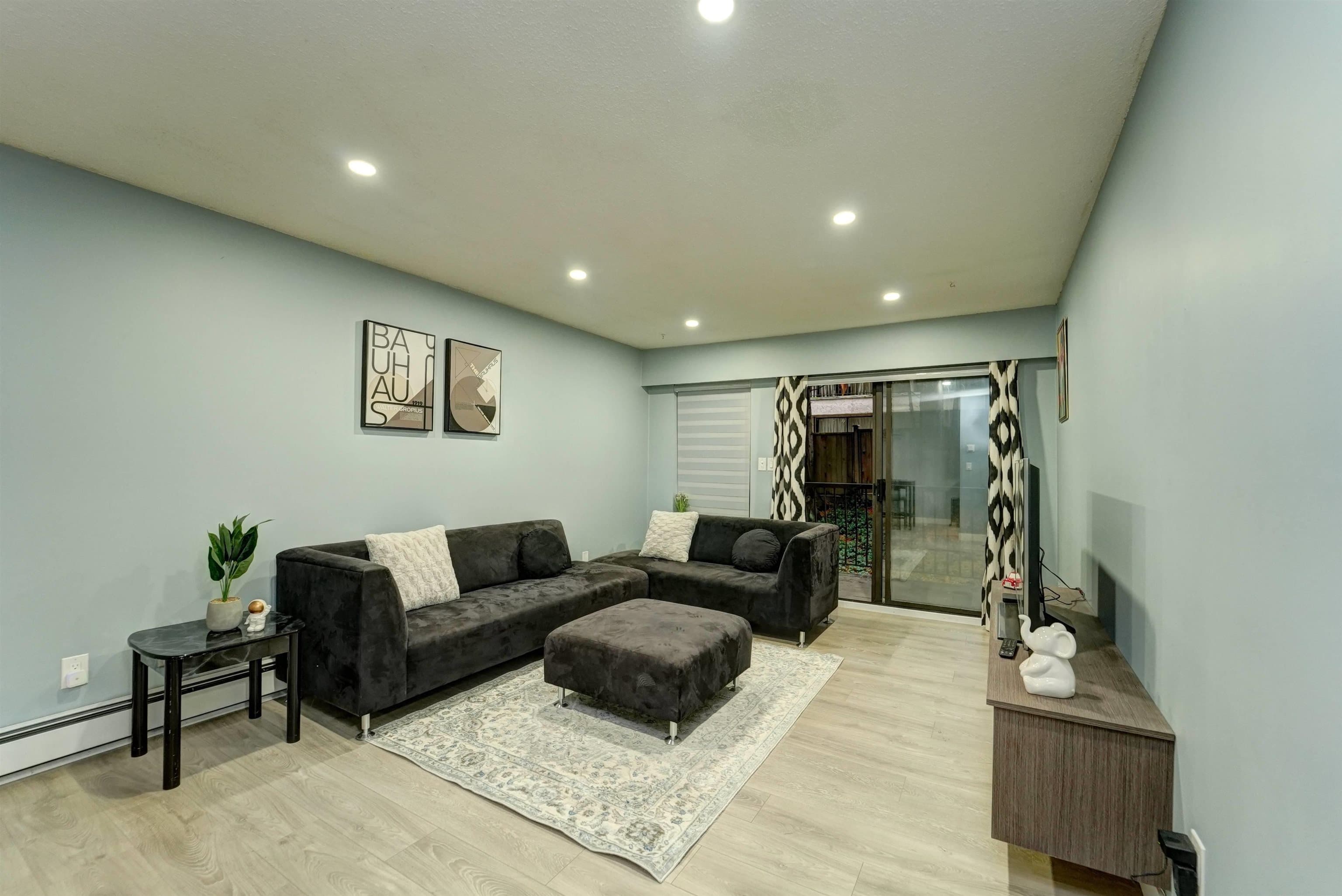 202 - 33450 George Ferguson Way, Abbotsford, V2S 2L8 — photo 2