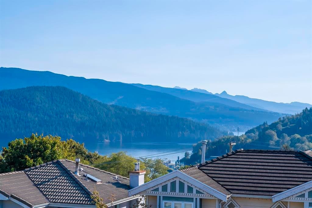 24 Warwick Avenue, Burnaby, V5B 3X3 — photo 2