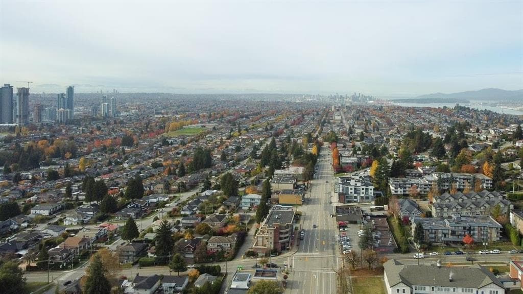 24 Warwick Avenue, Burnaby, V5B 3X3 — photo 5