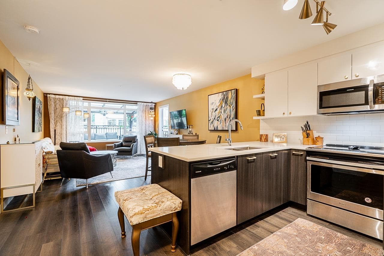 221 - 2525 Clarke Street, Port Moody, V3H 0J3 — photo 3