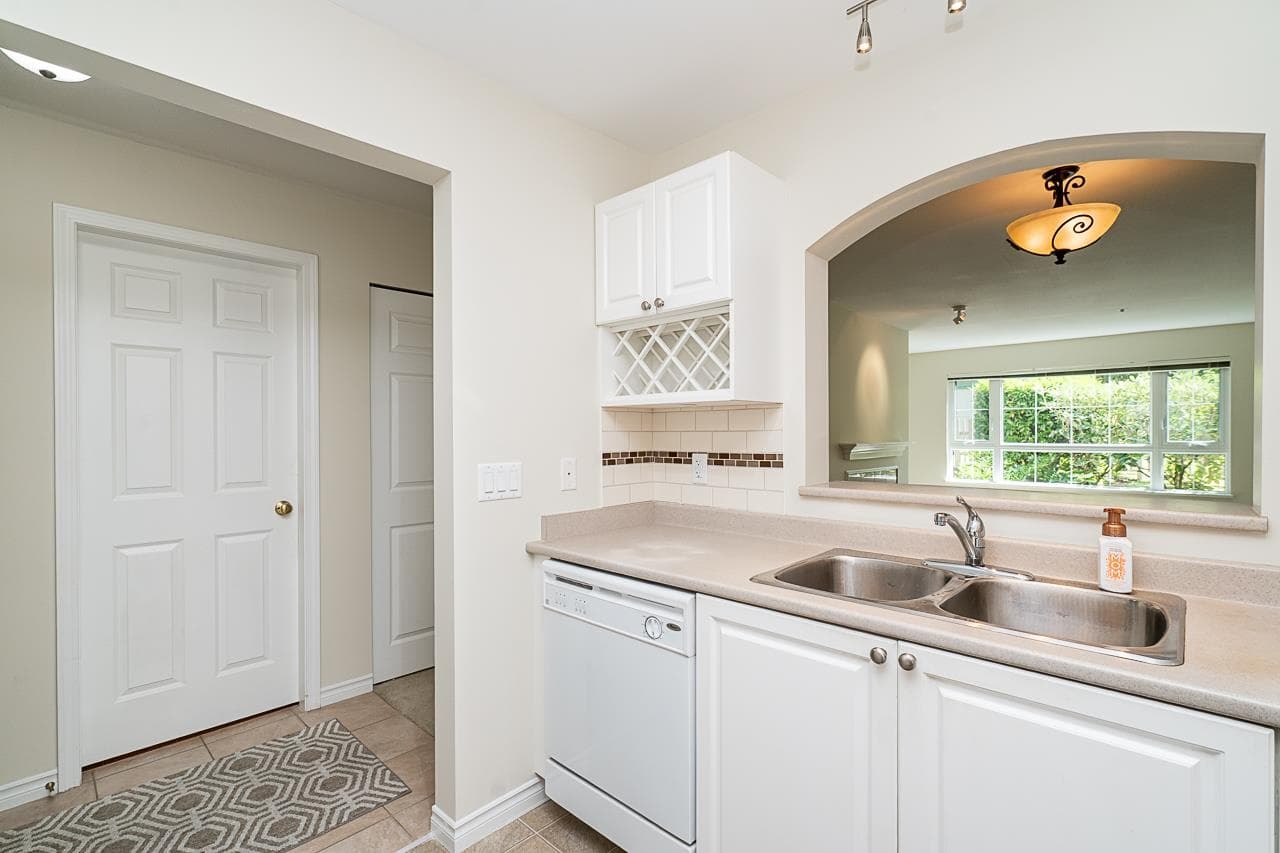 137 - 2980 Princess Crescent, Coquitlam, V3B 7R4 — photo 2
