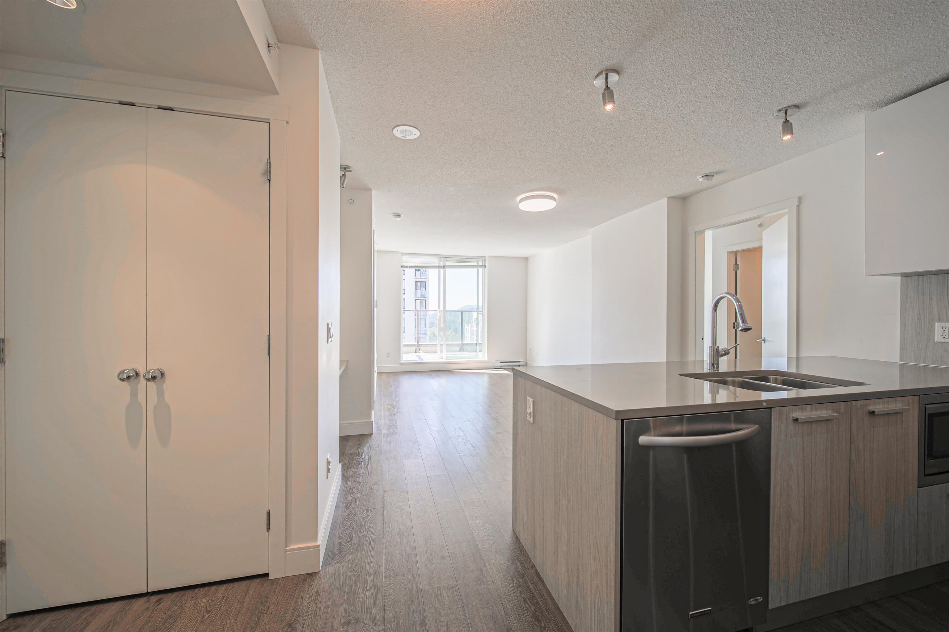 2207 - 3007 Glen Drive, Coquitlam, V3B 0L8 — photo 5