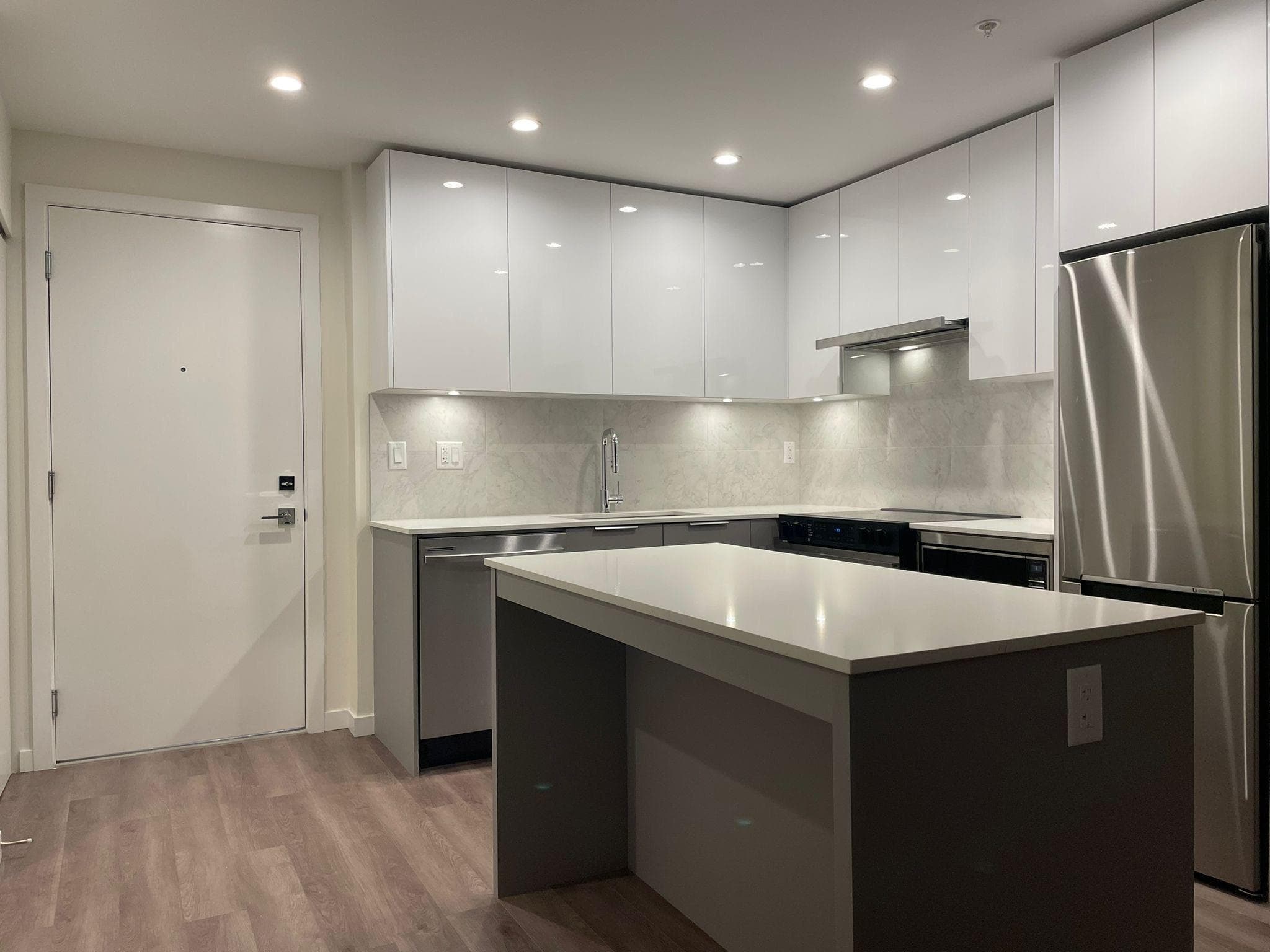 306 - 14257 103a Avenue, Surrey, V3T 1T1 — photo 1